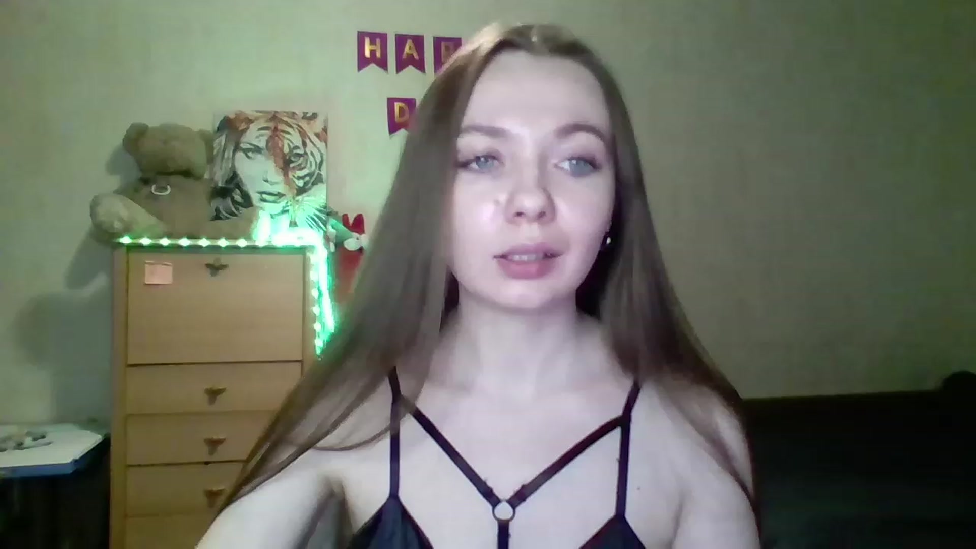 Gallery image thumbnail from LizaGhost's myfreecams stream on, 11/20/2022, 15:38 image 15 of 20