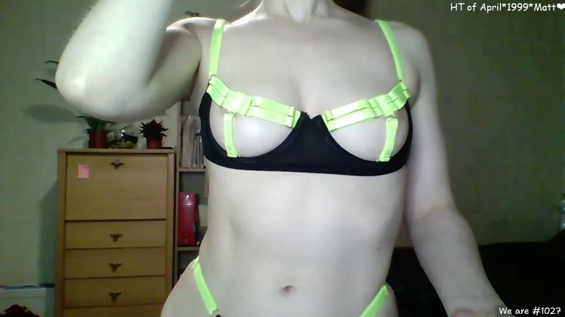Gallery image thumbnail from LizaGhost's myfreecams stream on, 04/07/2023, 15:17 image 17 of 20