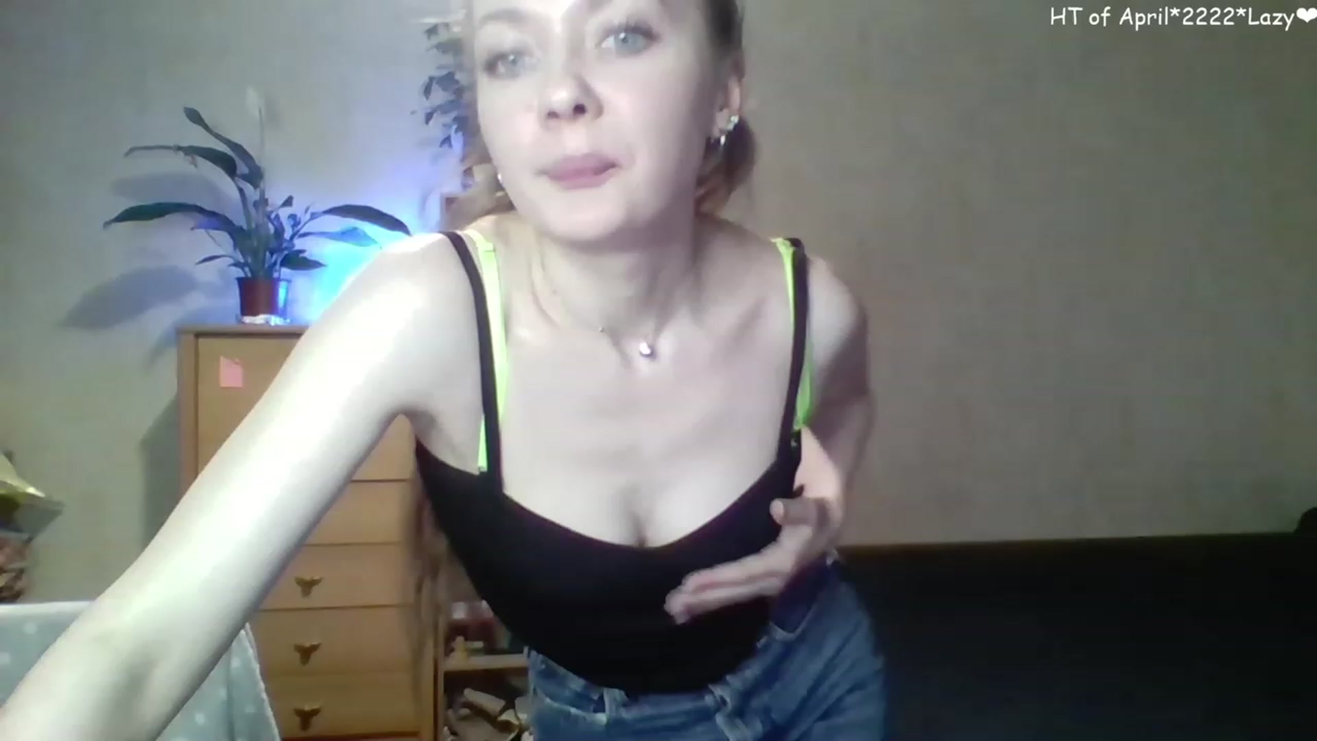 Gallery image thumbnail from LizaGhost's myfreecams stream on, 04/19/2023, 15:13 image 6 of 20