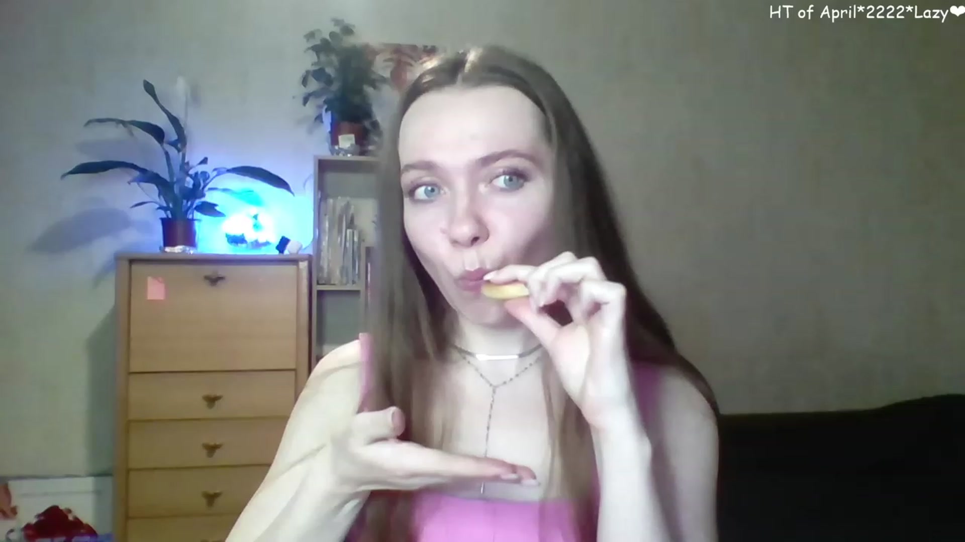 Gallery image thumbnail from LizaGhost's myfreecams stream on, 04/21/2023, 16:50 image 4 of 20
