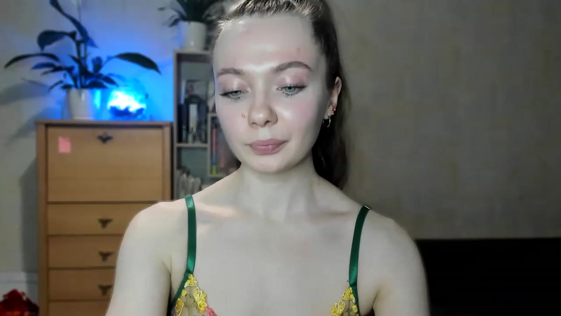 Gallery image thumbnail from LizaGhost's myfreecams stream on, 05/08/2023, 16:02 image 20 of 20
