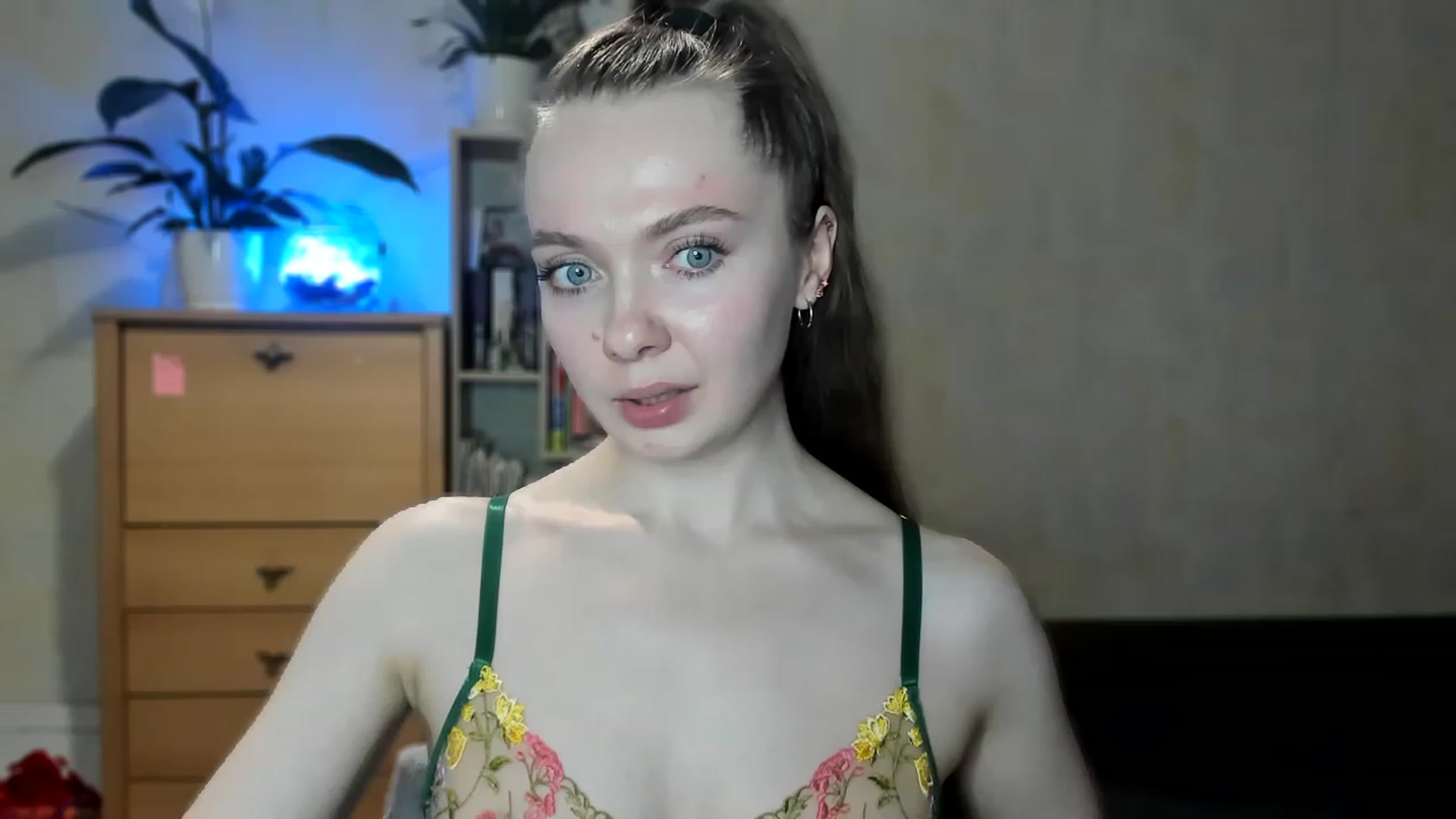Gallery image thumbnail from LizaGhost's myfreecams stream on, 05/08/2023, 16:02 image 15 of 20