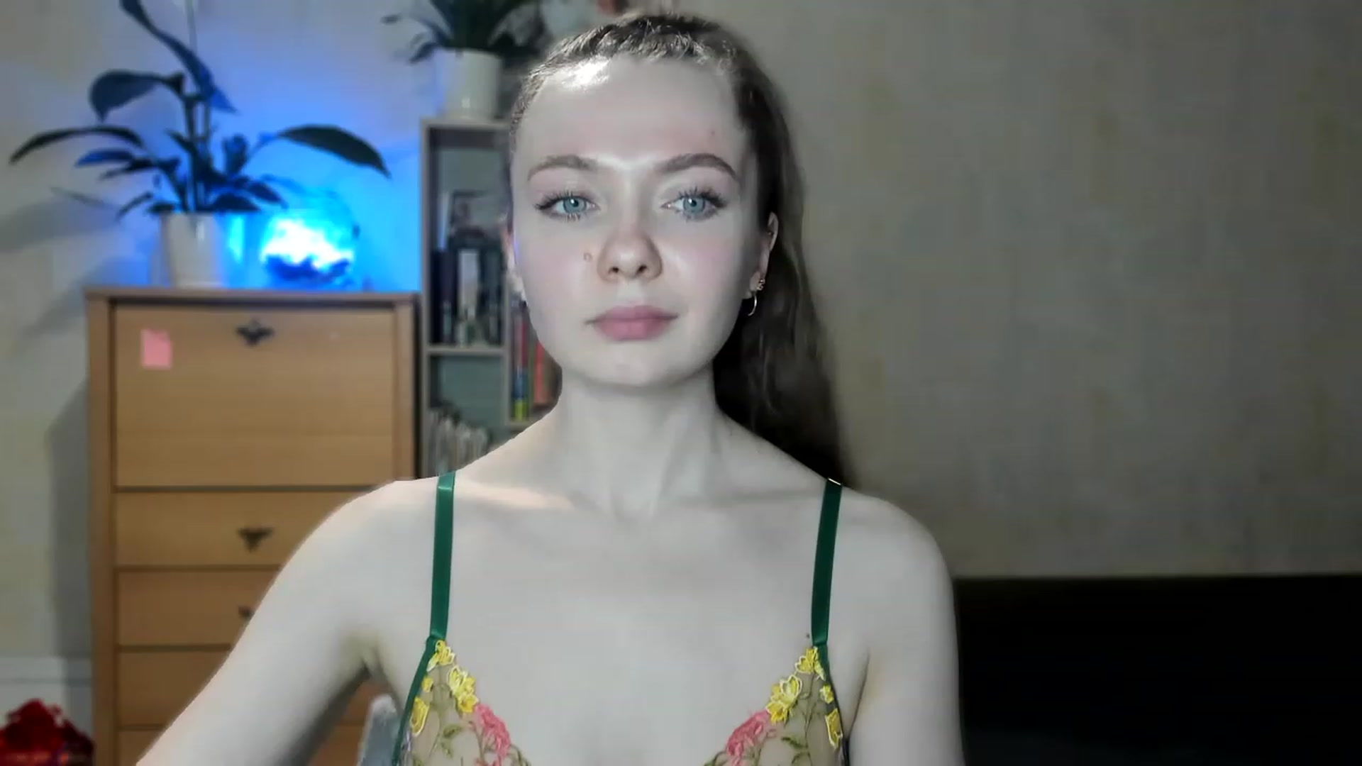 Gallery image thumbnail from LizaGhost's myfreecams stream on, 05/08/2023, 16:02 image 14 of 20