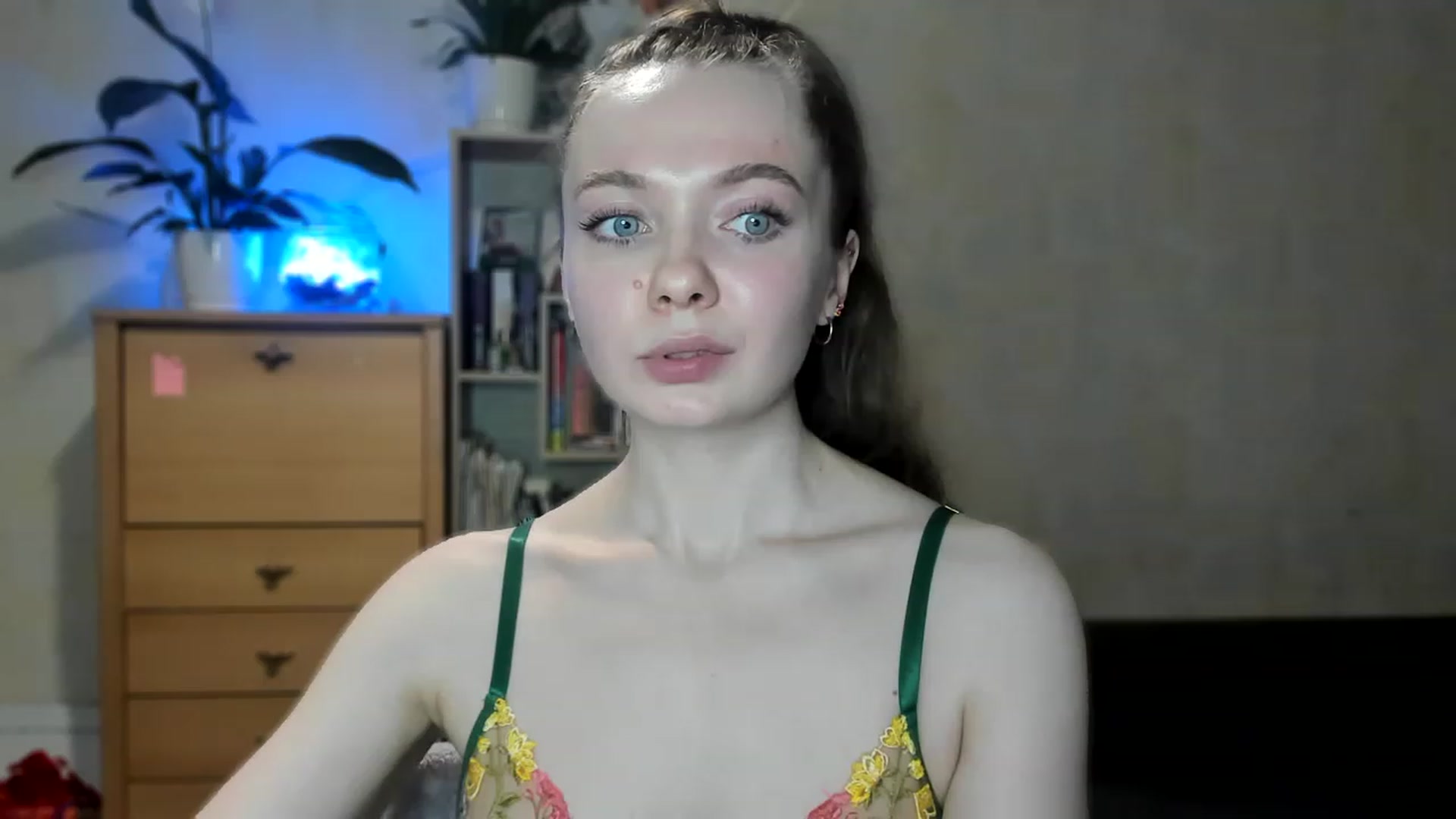 Gallery image thumbnail from LizaGhost's myfreecams stream on, 05/08/2023, 16:02 image 17 of 20