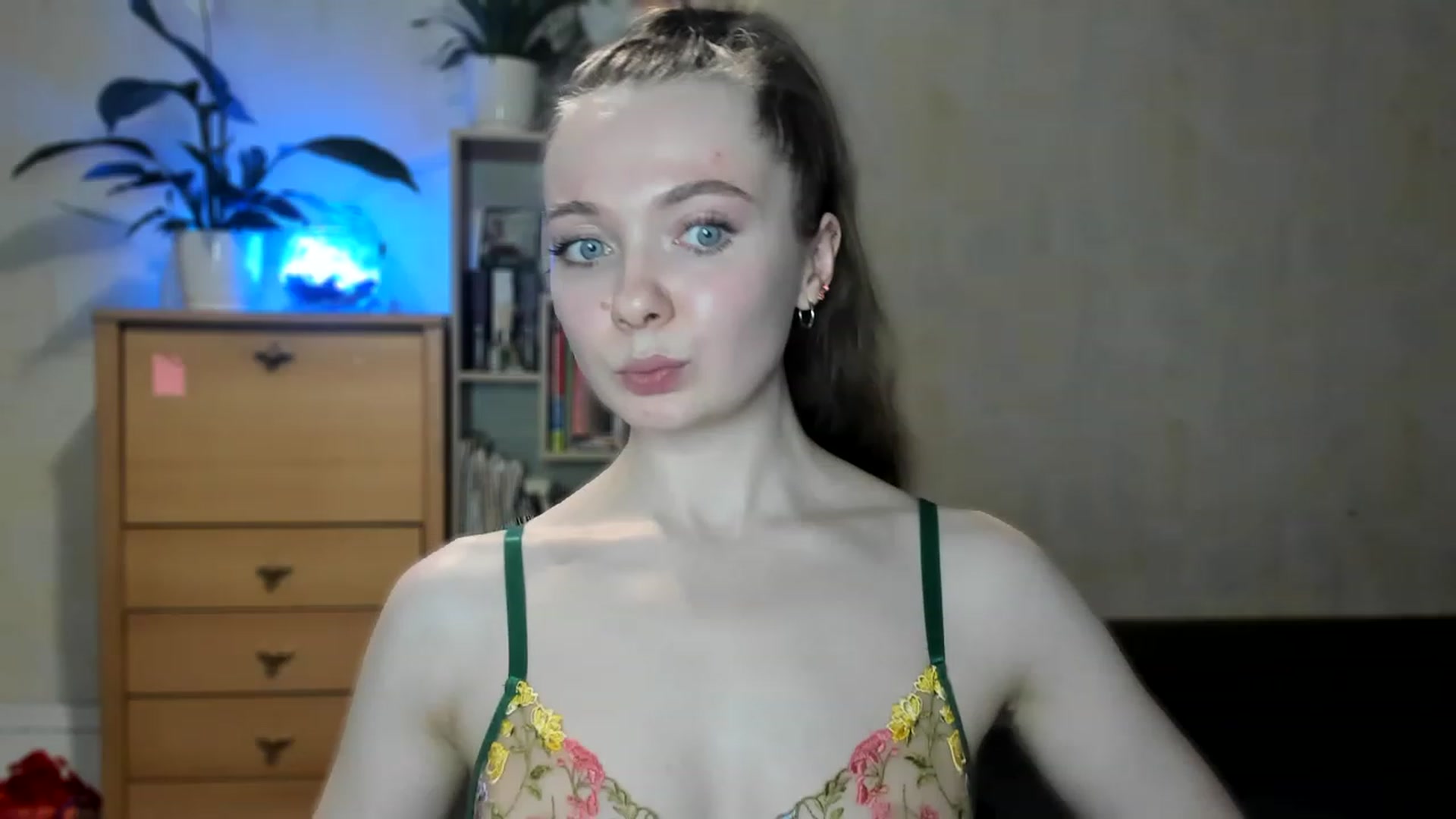 Gallery image thumbnail from LizaGhost's myfreecams stream on, 05/08/2023, 16:02 image 16 of 20