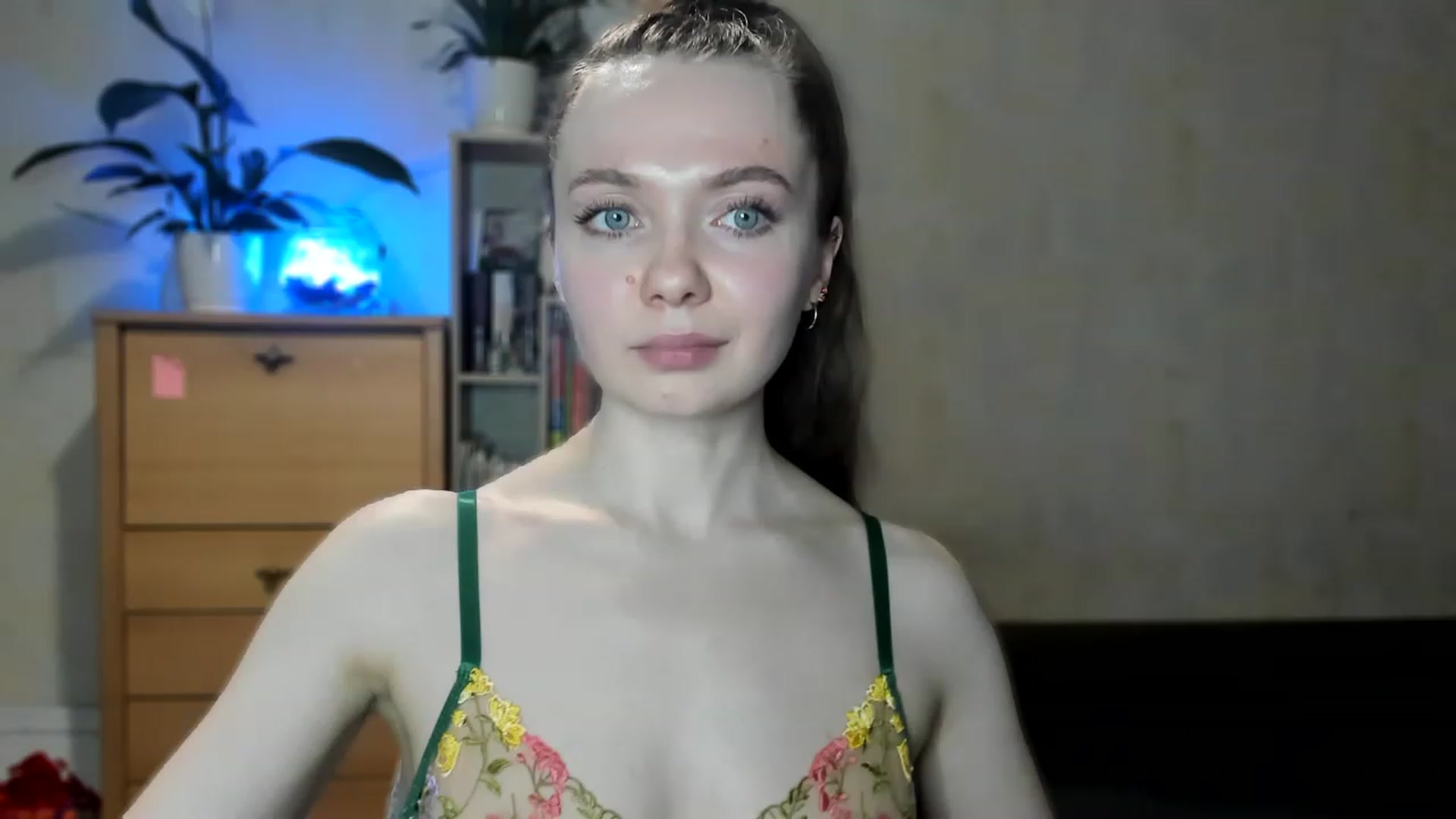 Gallery image thumbnail from LizaGhost's myfreecams stream on, 05/08/2023, 16:02 image 19 of 20