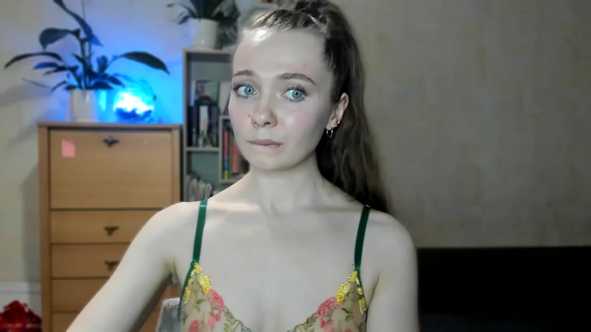 Gallery image thumbnail from LizaGhost's myfreecams stream on, 05/08/2023, 16:02 image 11 of 20