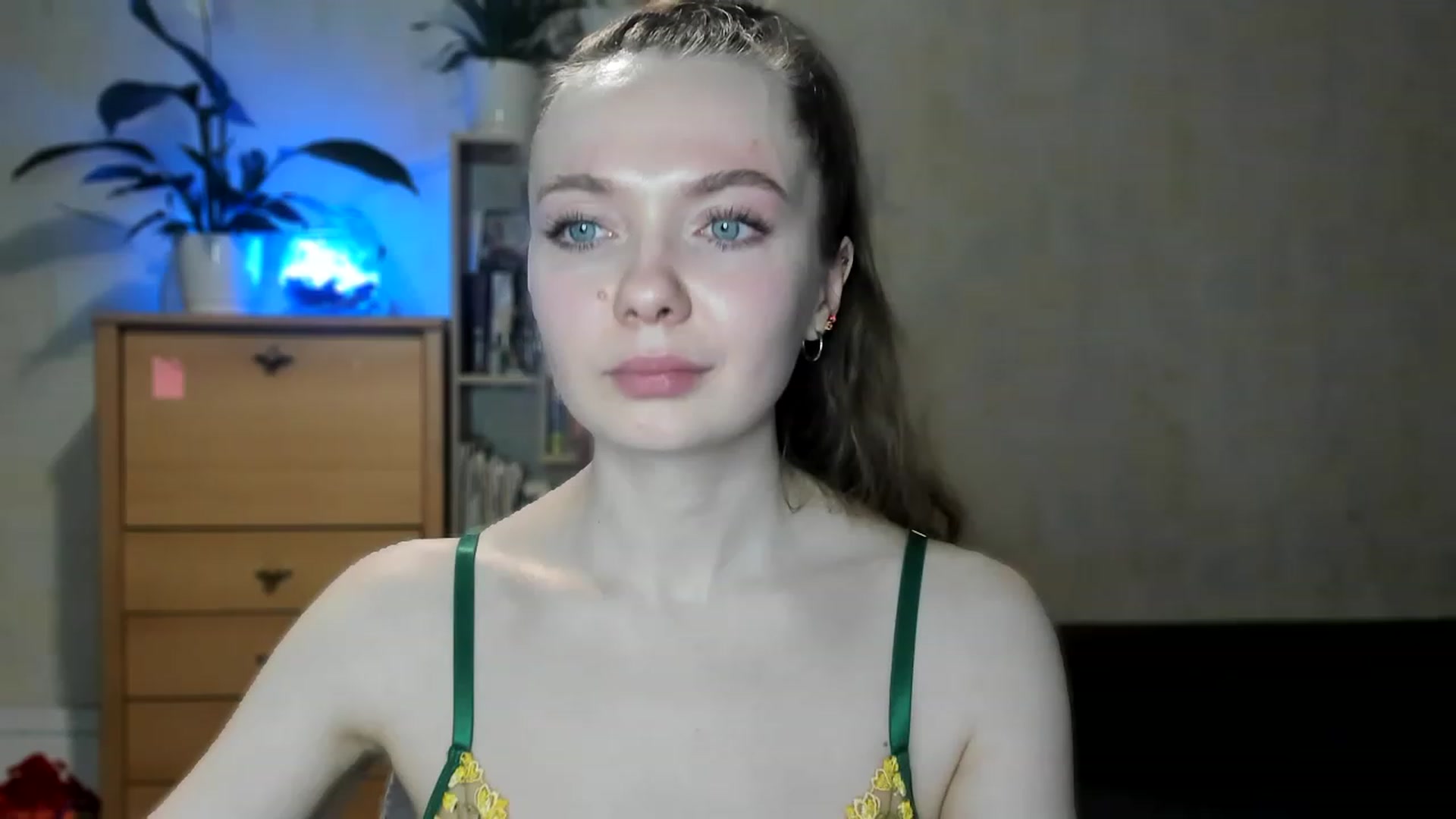 Gallery image thumbnail from LizaGhost's myfreecams stream on, 05/08/2023, 16:30 image 3 of 20