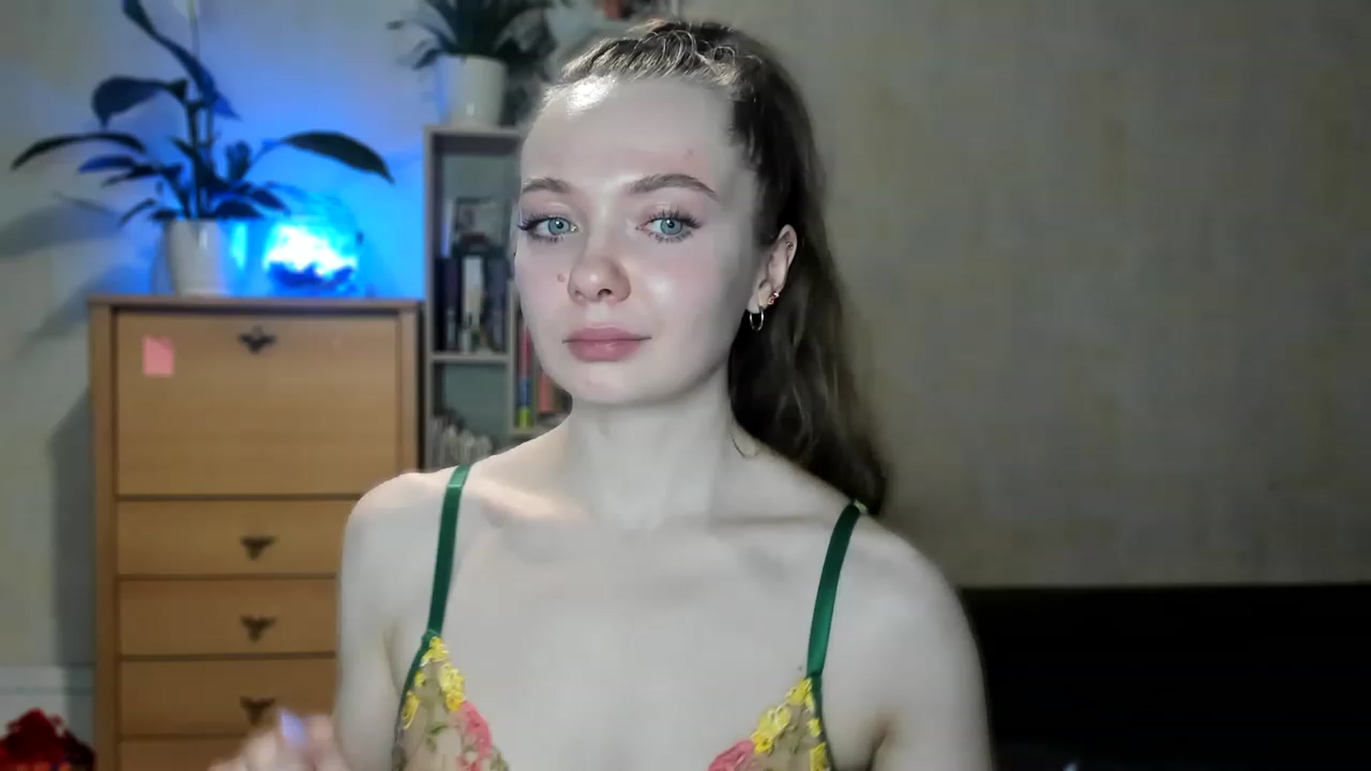Gallery image thumbnail from LizaGhost's myfreecams stream on, 05/08/2023, 16:30 image 1 of 20
