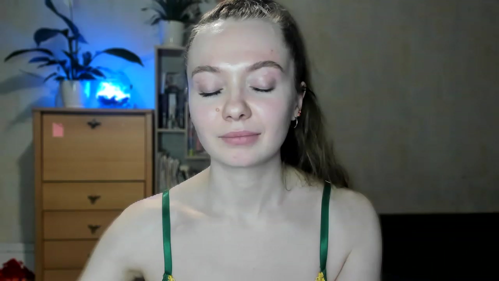 Gallery image thumbnail from LizaGhost's myfreecams stream on, 05/08/2023, 16:30 image 17 of 20
