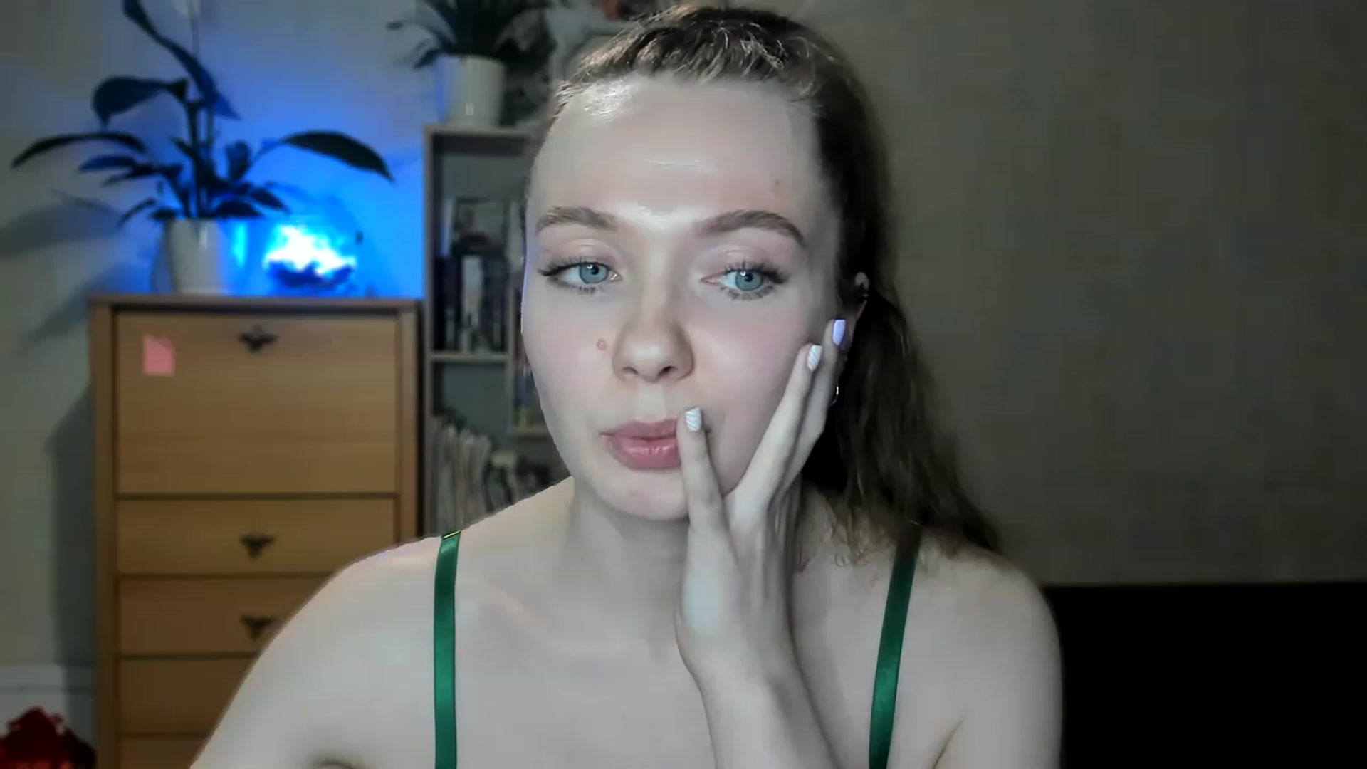 Gallery image thumbnail from LizaGhost's myfreecams stream on, 05/08/2023, 16:30 image 16 of 20