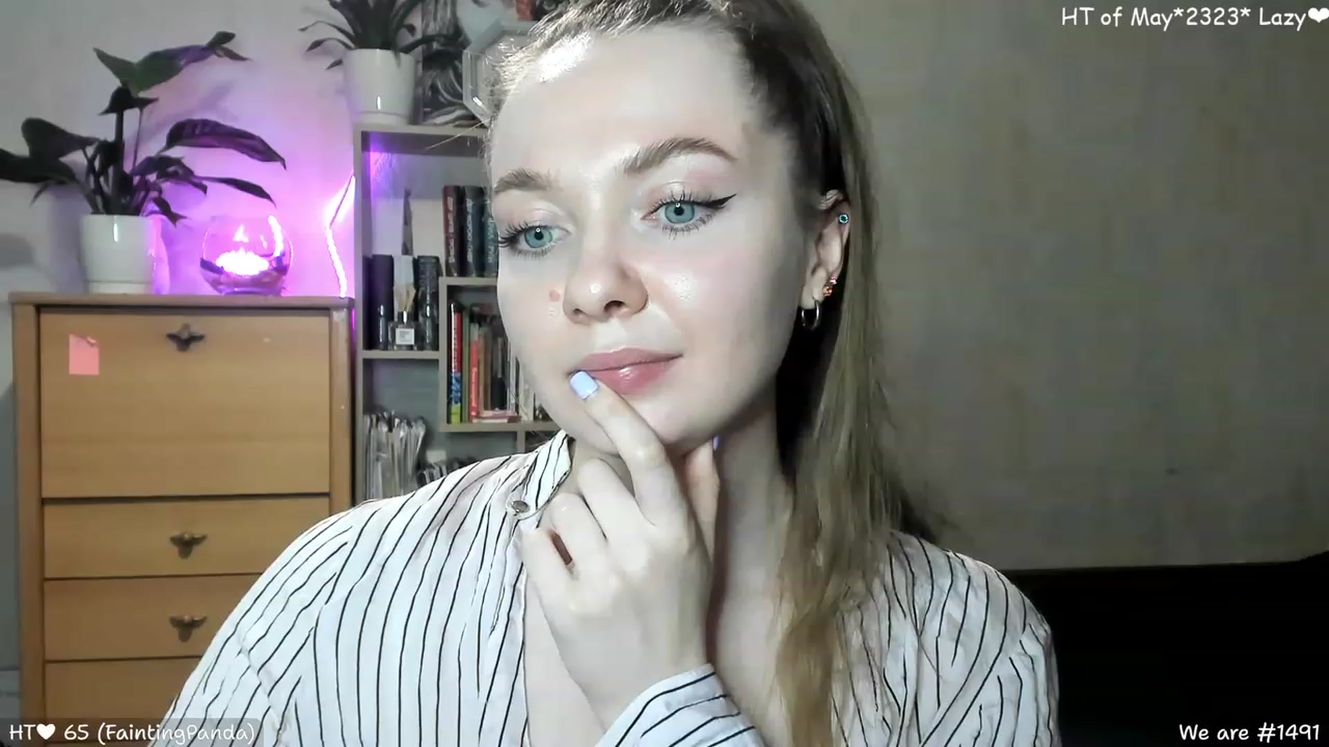 Gallery image thumbnail from LizaGhost's myfreecams stream on, 05/22/2023, 15:33 image 8 of 20