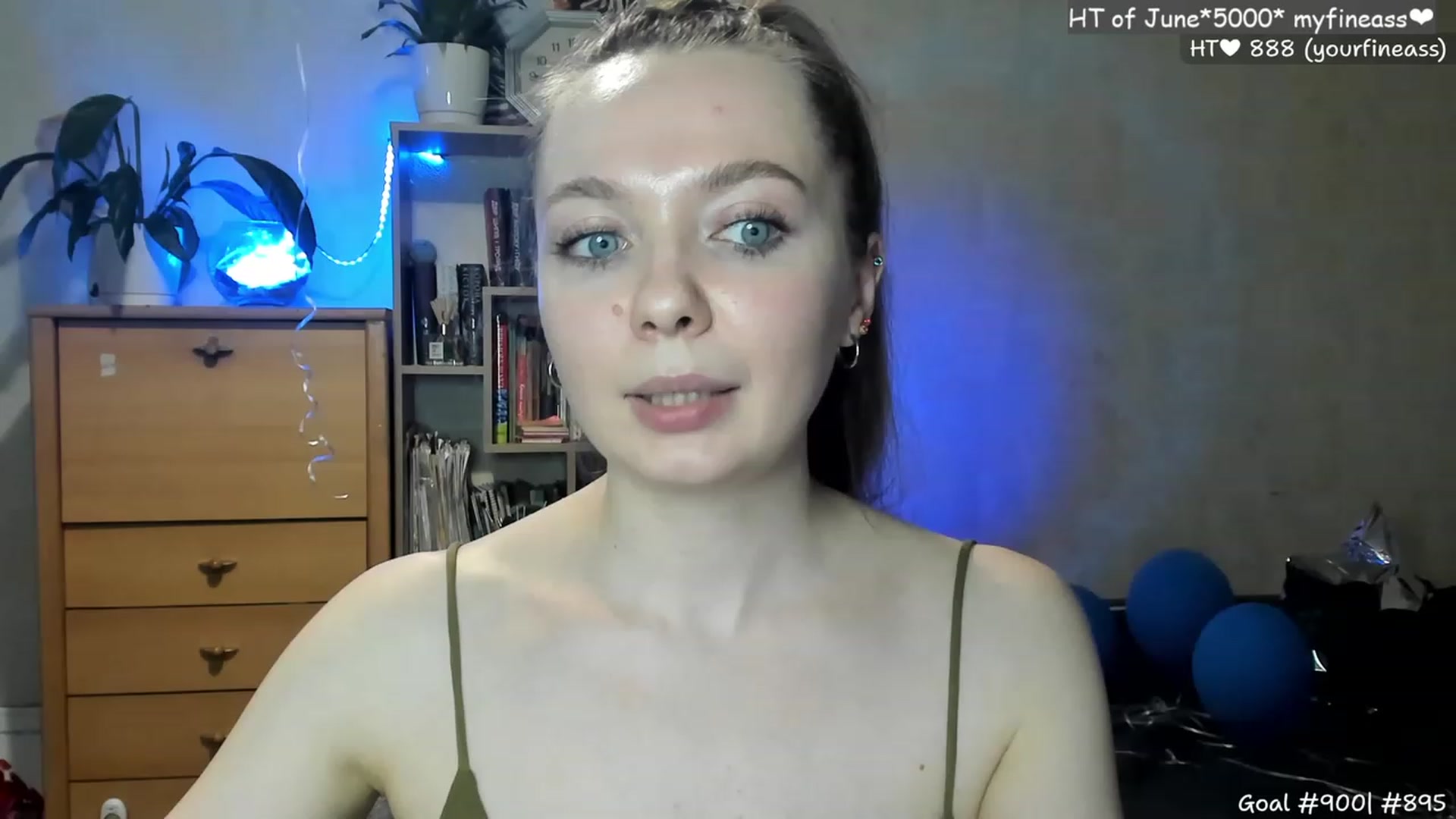 Gallery image thumbnail from LizaGhost's myfreecams stream on, 06/11/2023, 16:50 image 17 of 20