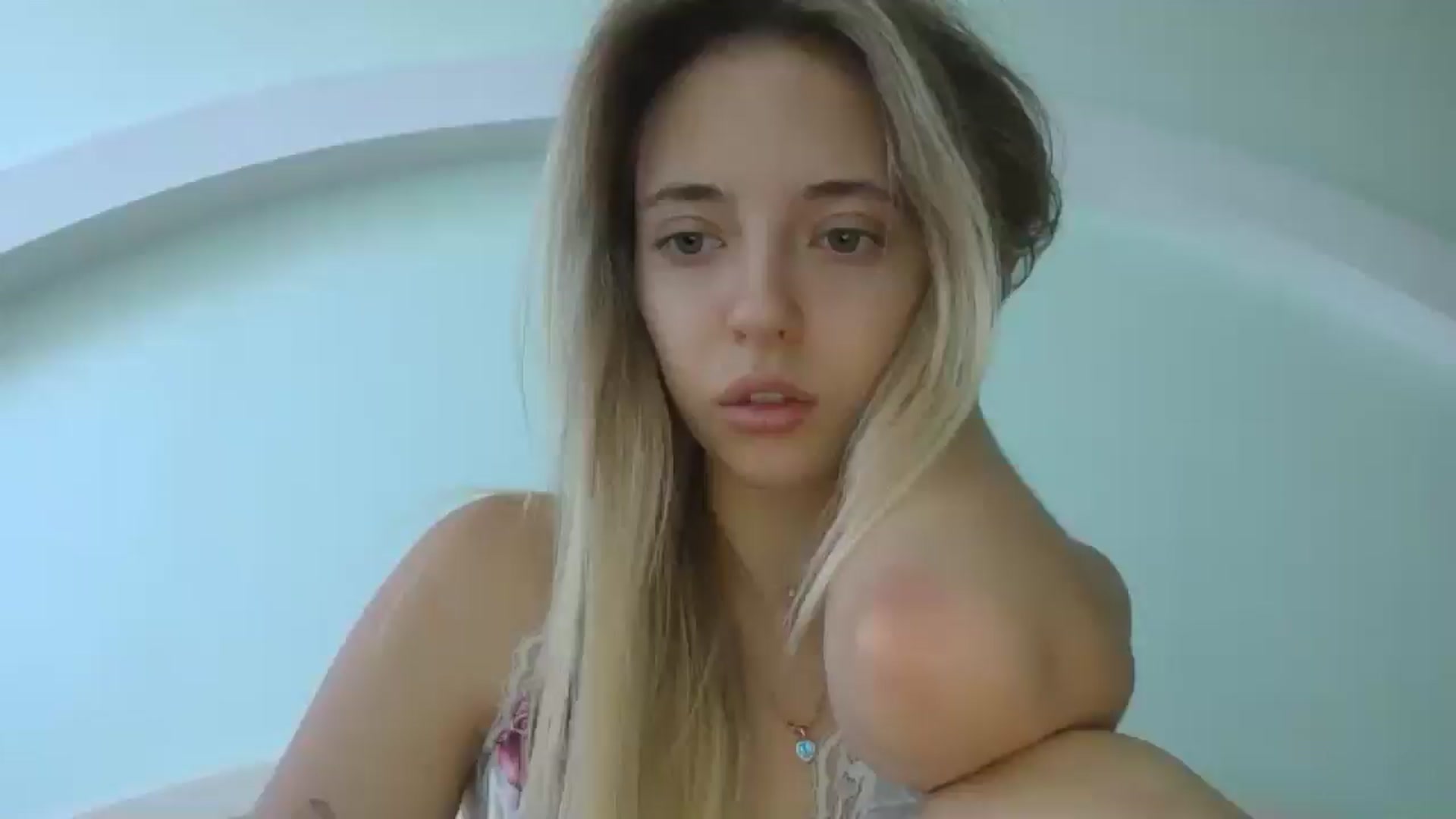 Gallery image thumbnail from LizaMoon's myfreecams stream on, 08/12/2025, 12:12 image 6 of 20