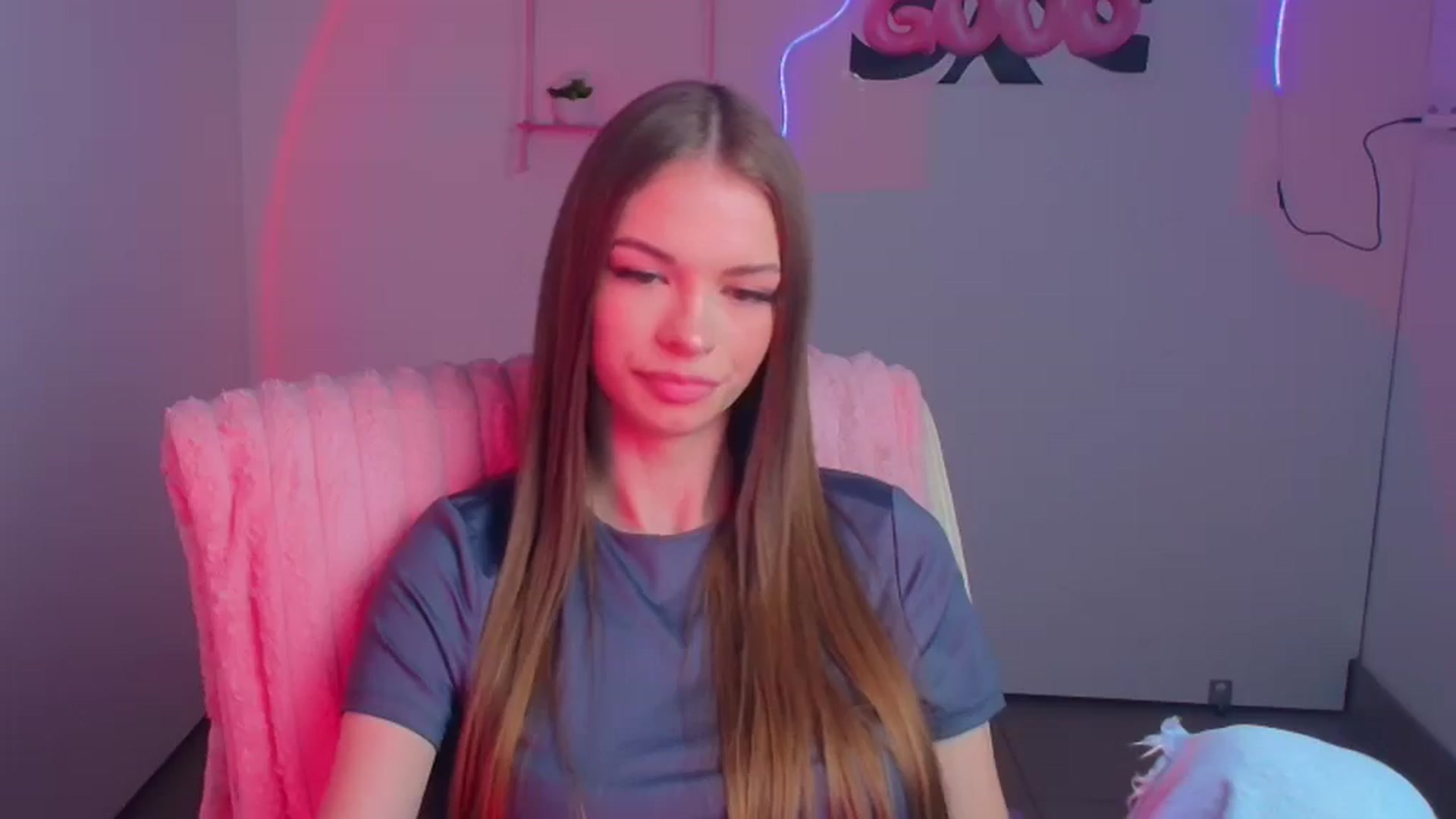 Gallery image thumbnail from Lizavetaqueen's myfreecams stream on, 04/05/2026, 13:37 image 18 of 20