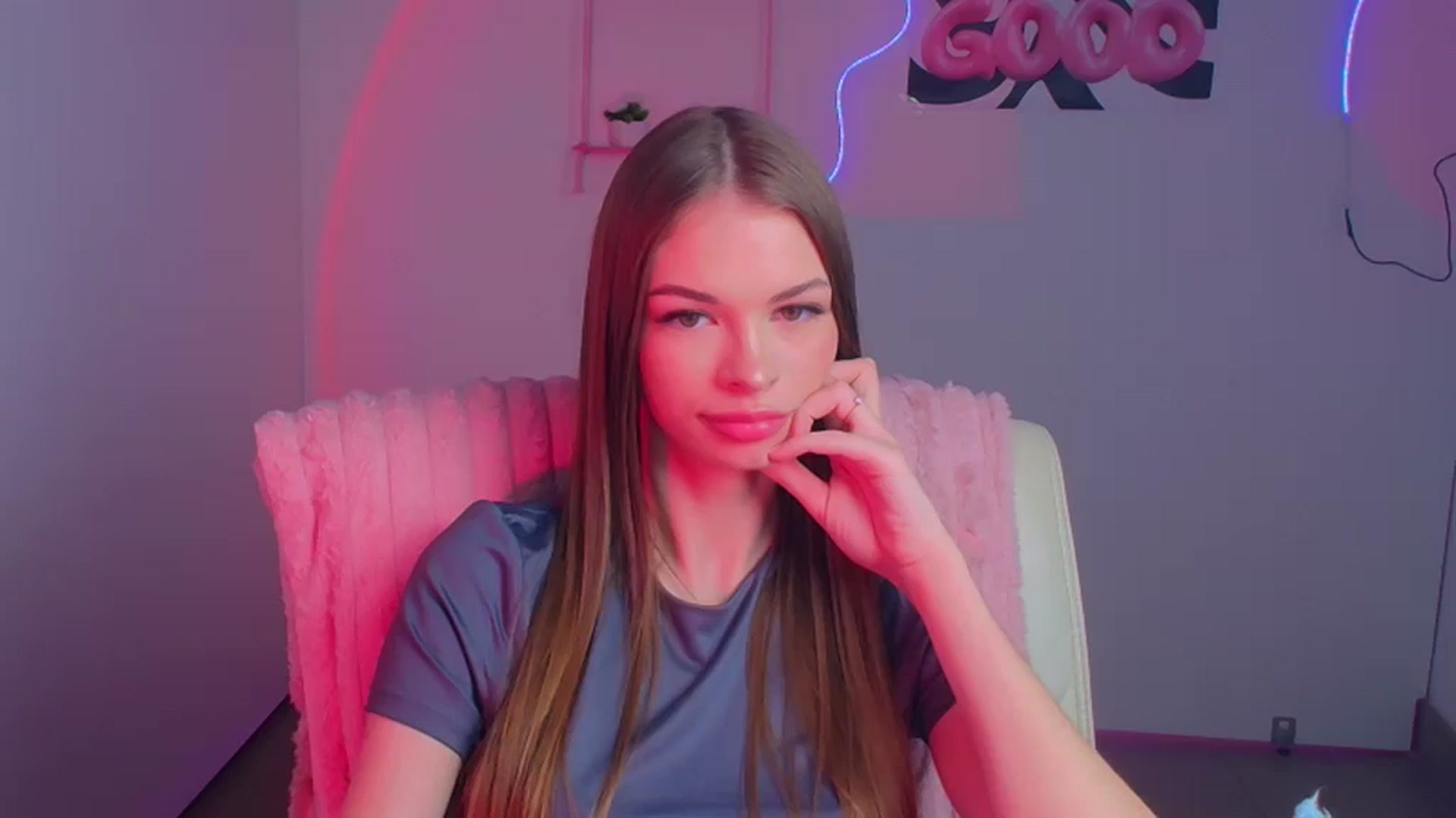 Gallery image thumbnail from Lizavetaqueen's myfreecams stream on, 04/05/2026, 15:54 image 11 of 20