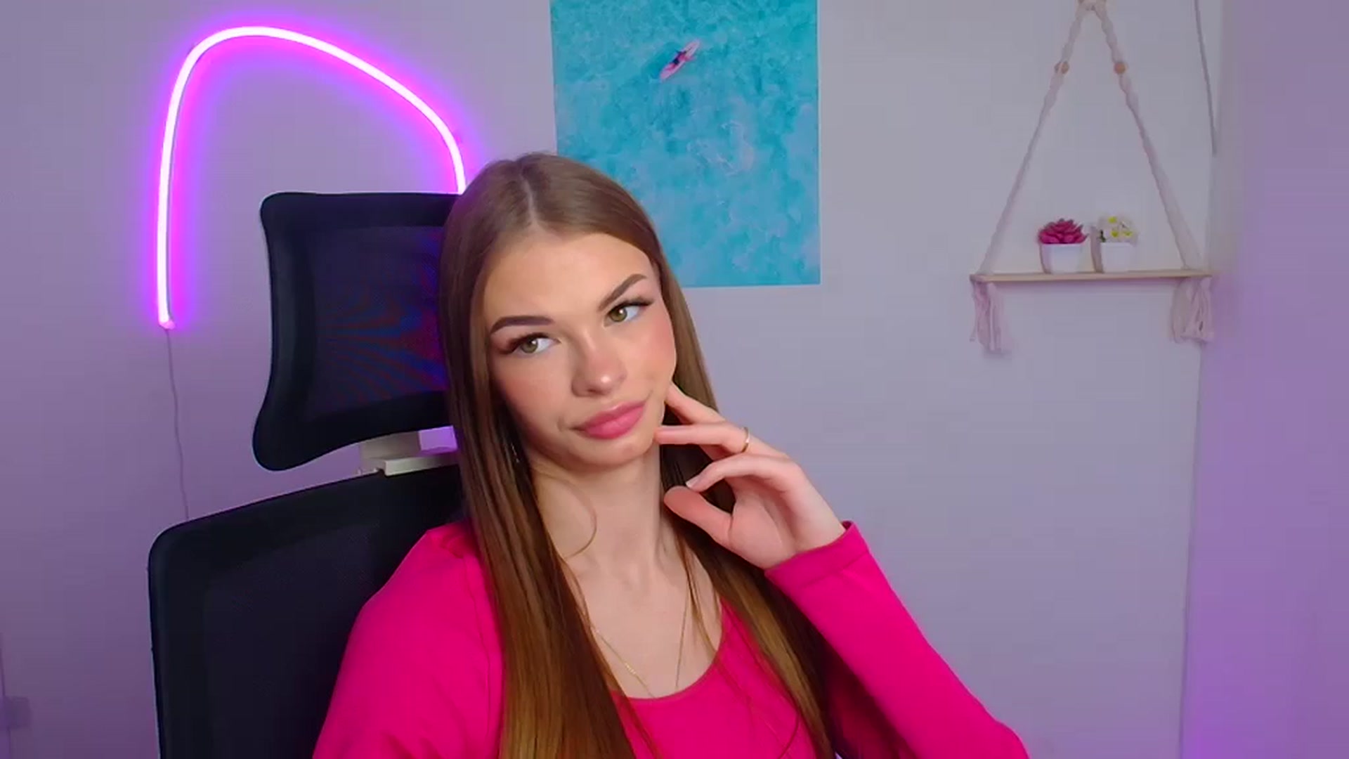 Gallery image thumbnail from Lizavetaqueen's myfreecams stream on, 04/11/2026, 13:00 image 12 of 20