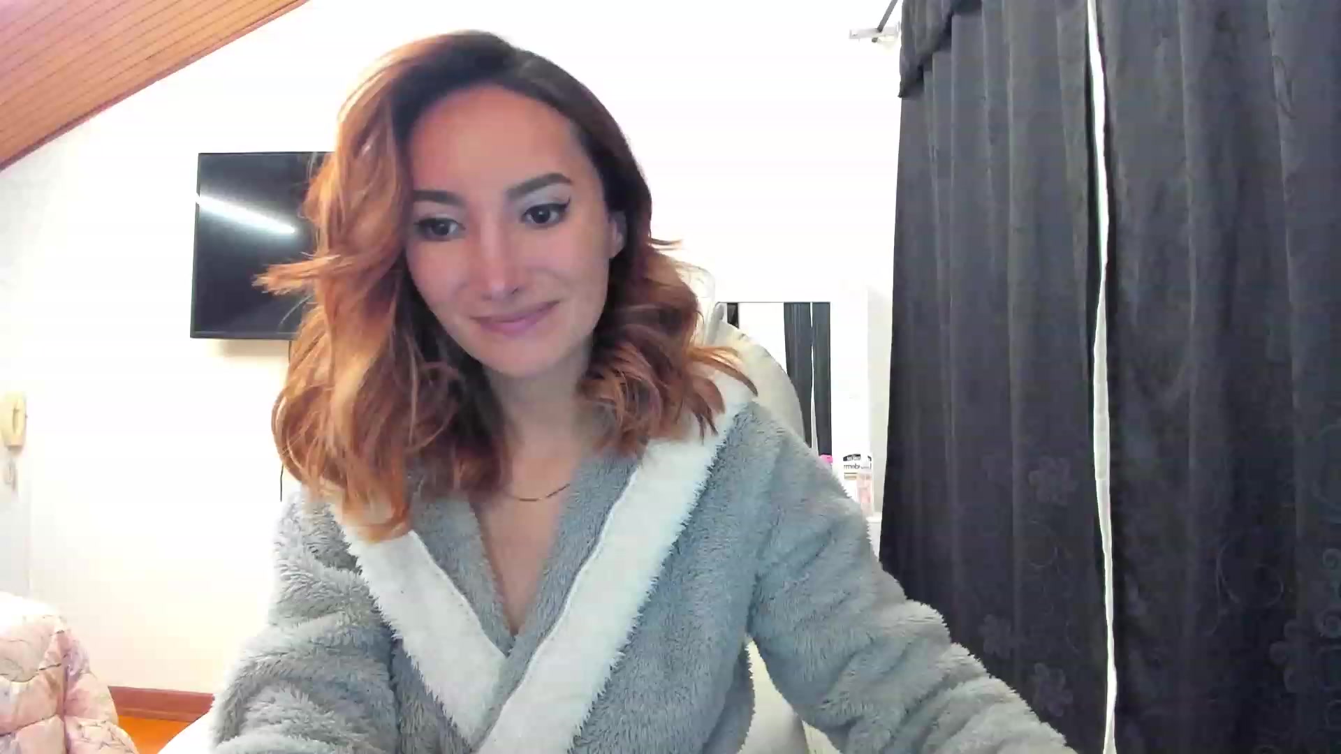 Gallery image thumbnail from LizzEser's myfreecams stream on, 12/27/2022, 03:27 image 18 of 20