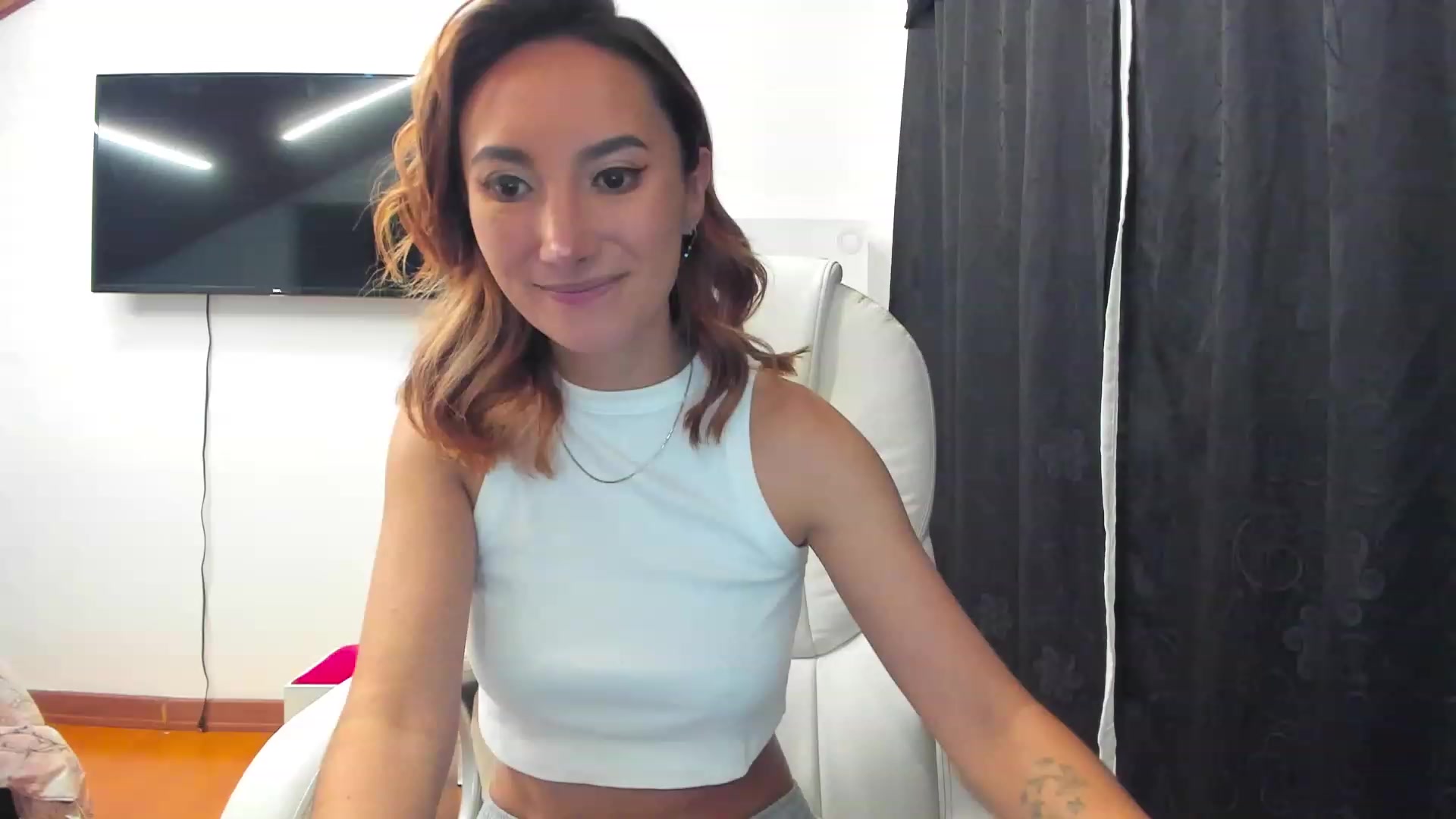 Gallery image thumbnail from LizzEser's myfreecams stream on, 12/28/2022, 03:00 image 3 of 20
