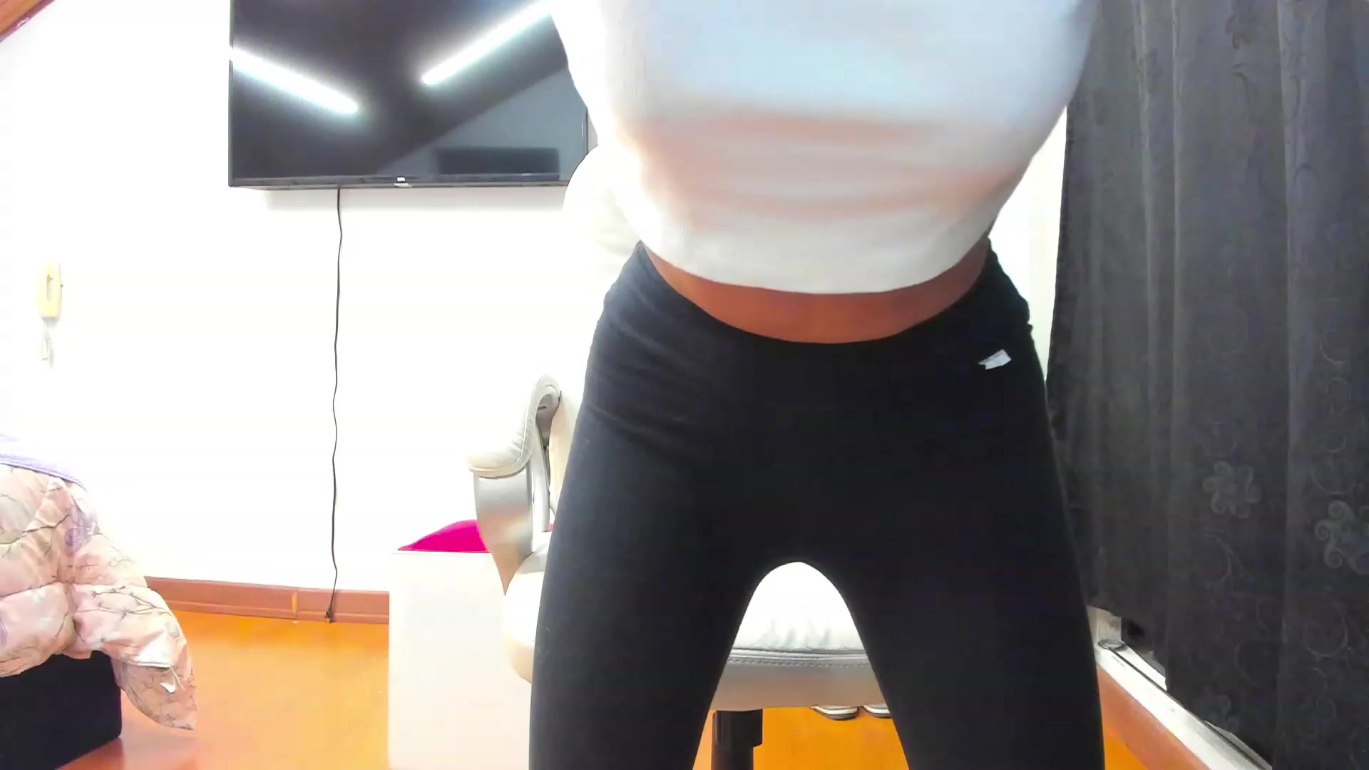 Gallery image thumbnail from LizzEser's myfreecams stream on, 12/28/2022, 03:00 image 17 of 20