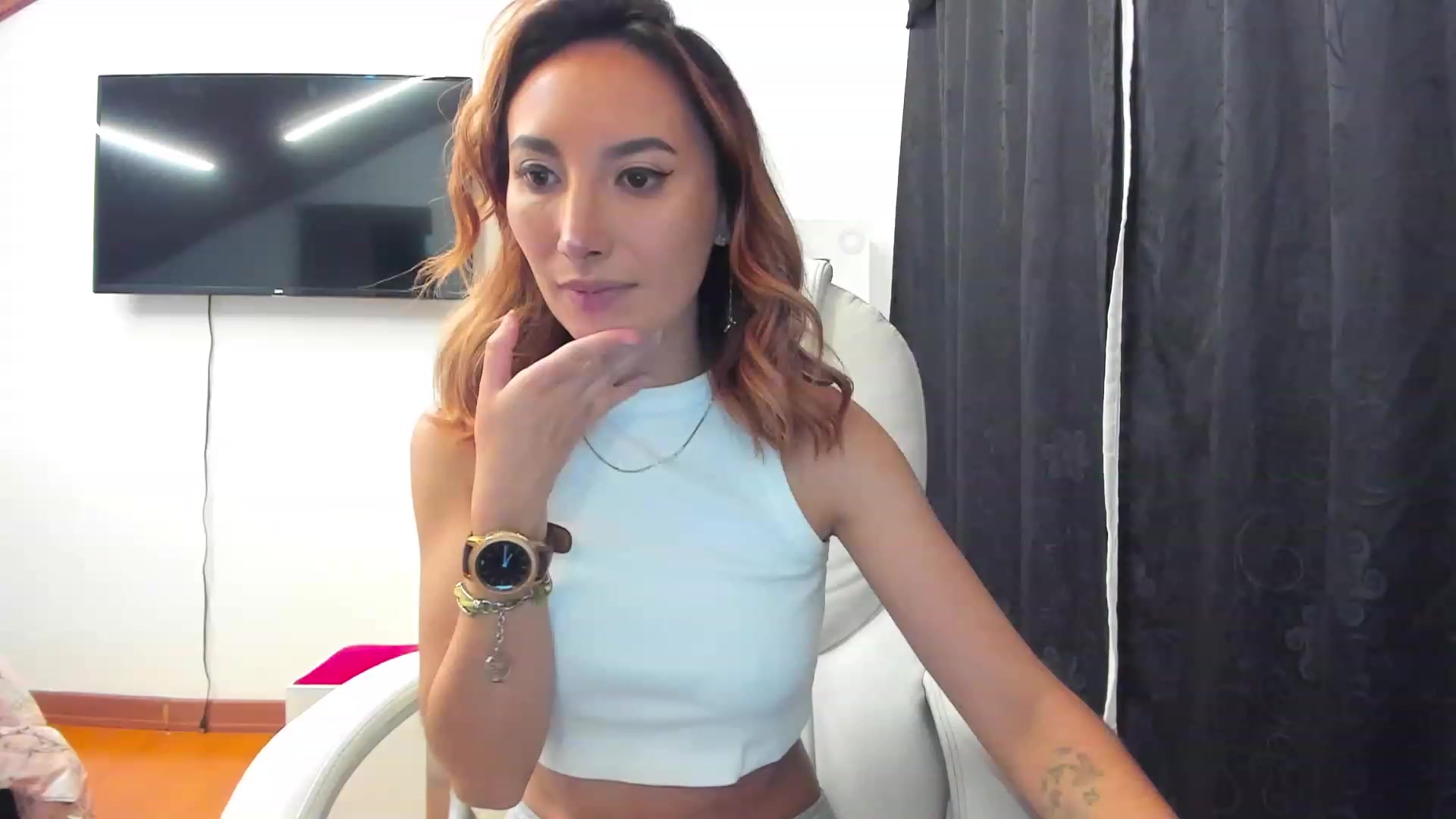 Gallery image thumbnail from LizzEser's myfreecams stream on, 12/28/2022, 03:00 image 9 of 20