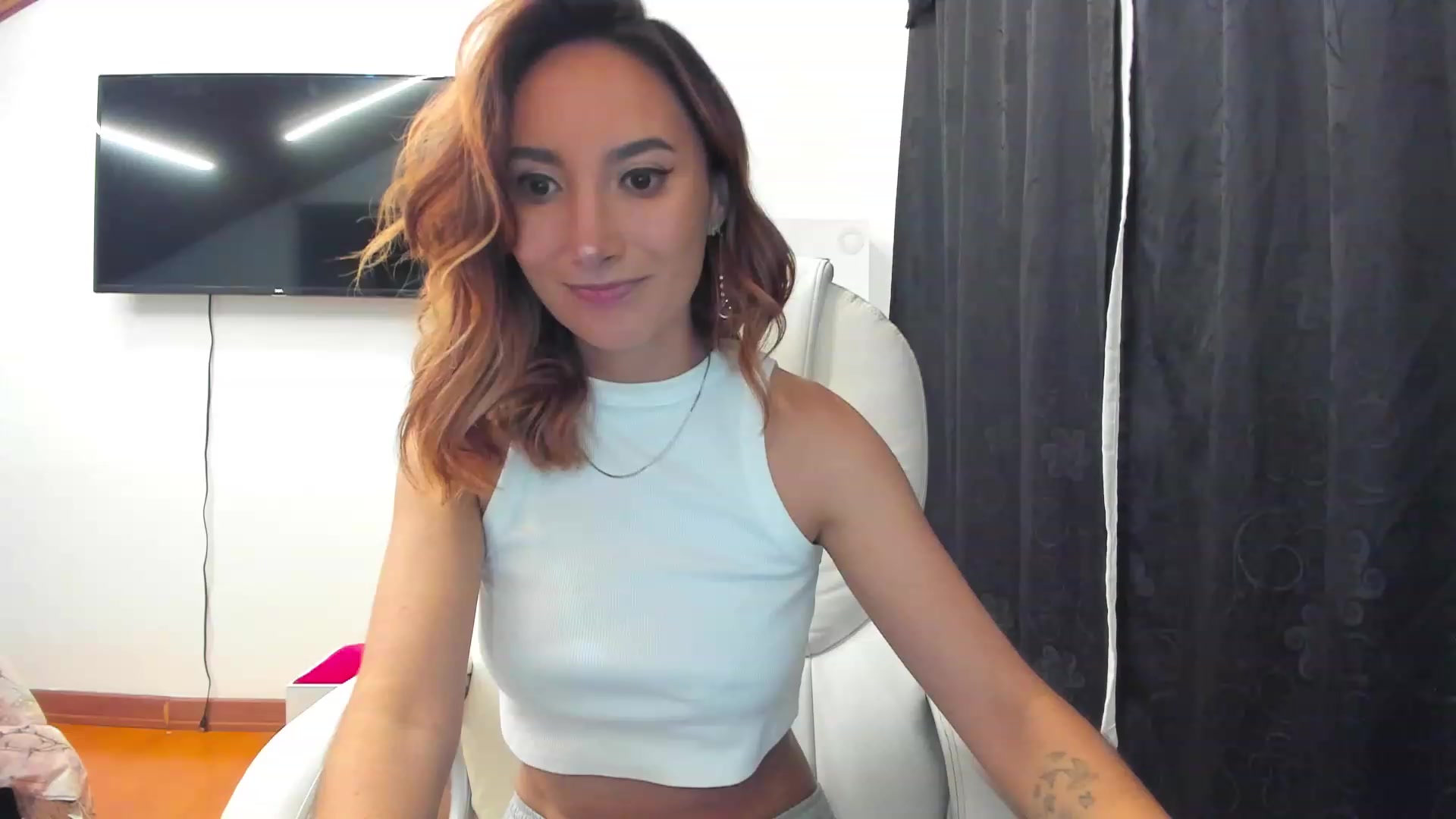 Gallery image thumbnail from LizzEser's myfreecams stream on, 12/28/2022, 03:00 image 7 of 20