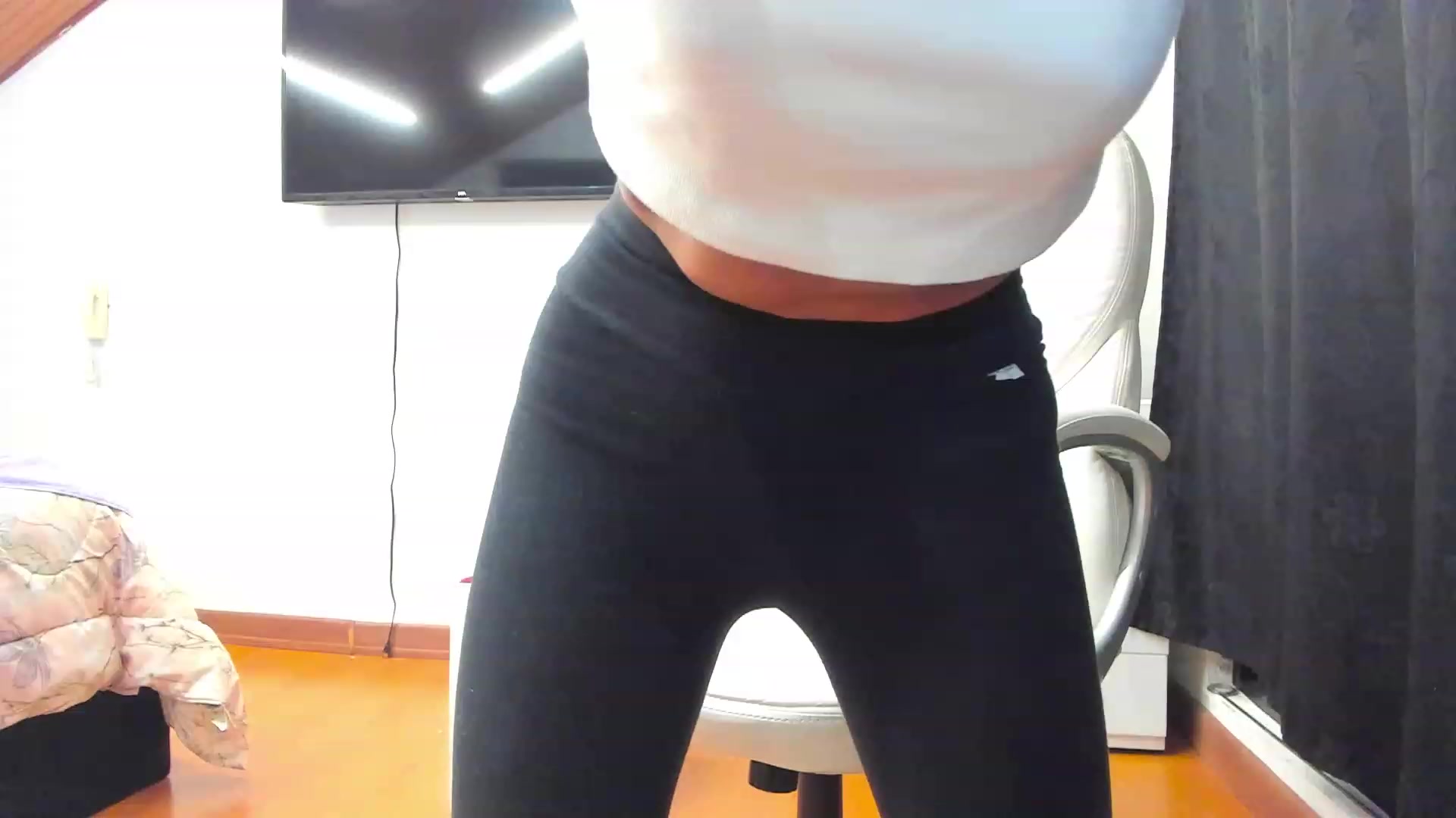 Gallery image thumbnail from LizzEser's myfreecams stream on, 12/28/2022, 03:00 image 16 of 20