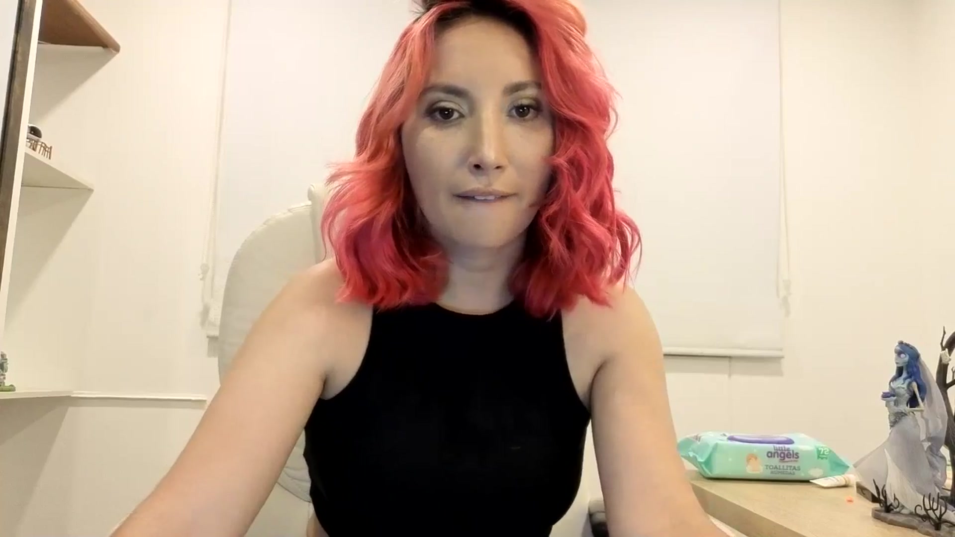 Gallery image thumbnail from LizzEser's myfreecams stream on, 11/19/2025, 04:02 image 14 of 20