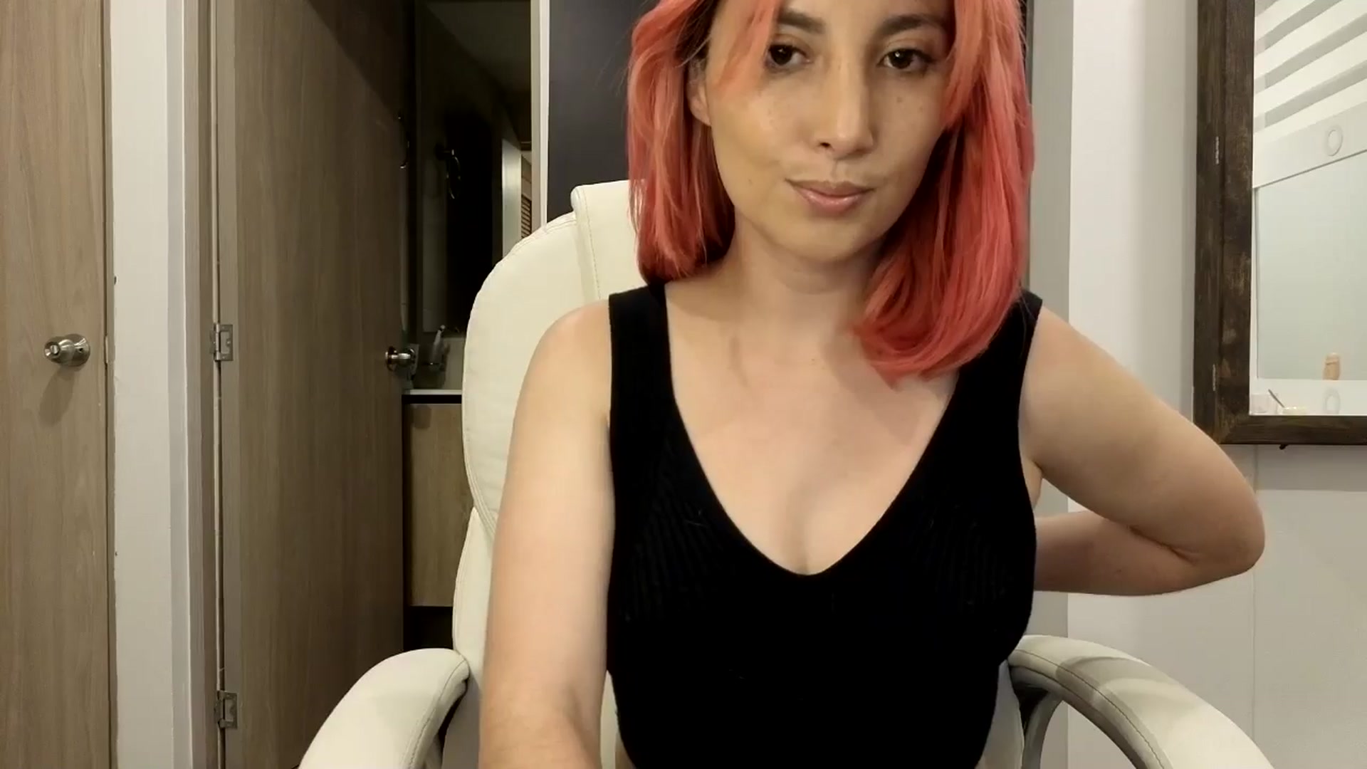 Gallery image thumbnail from LizzEser's myfreecams stream on, 12/16/2025, 05:03 image 13 of 20