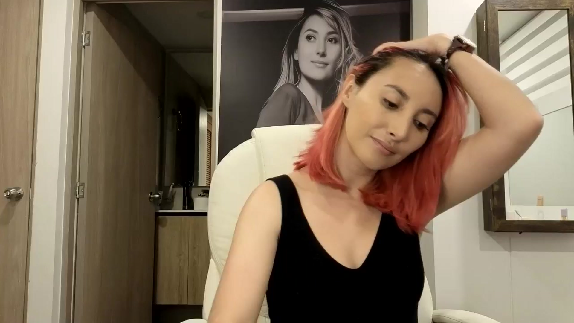 Gallery image thumbnail from LizzEser's myfreecams stream on, 12/16/2025, 05:03 image 15 of 20