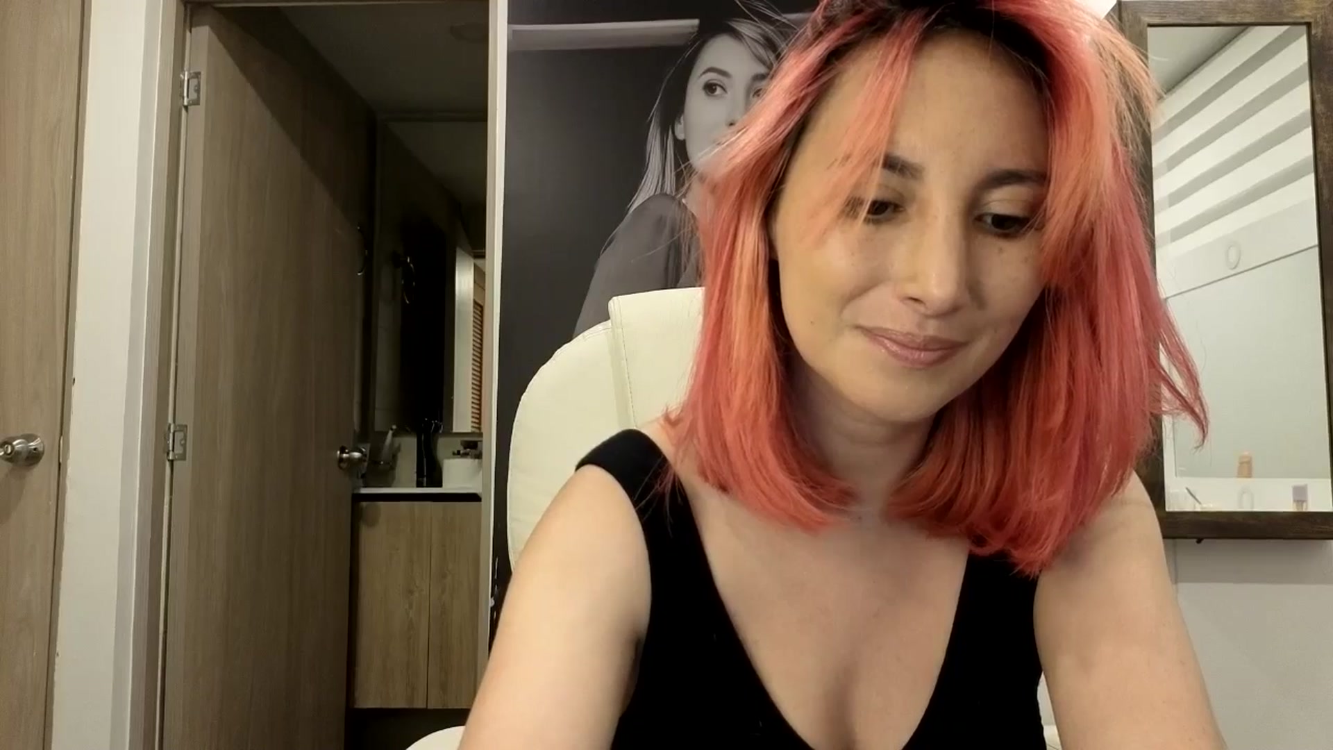 Gallery image thumbnail from LizzEser's myfreecams stream on, 12/16/2025, 05:03 image 16 of 20