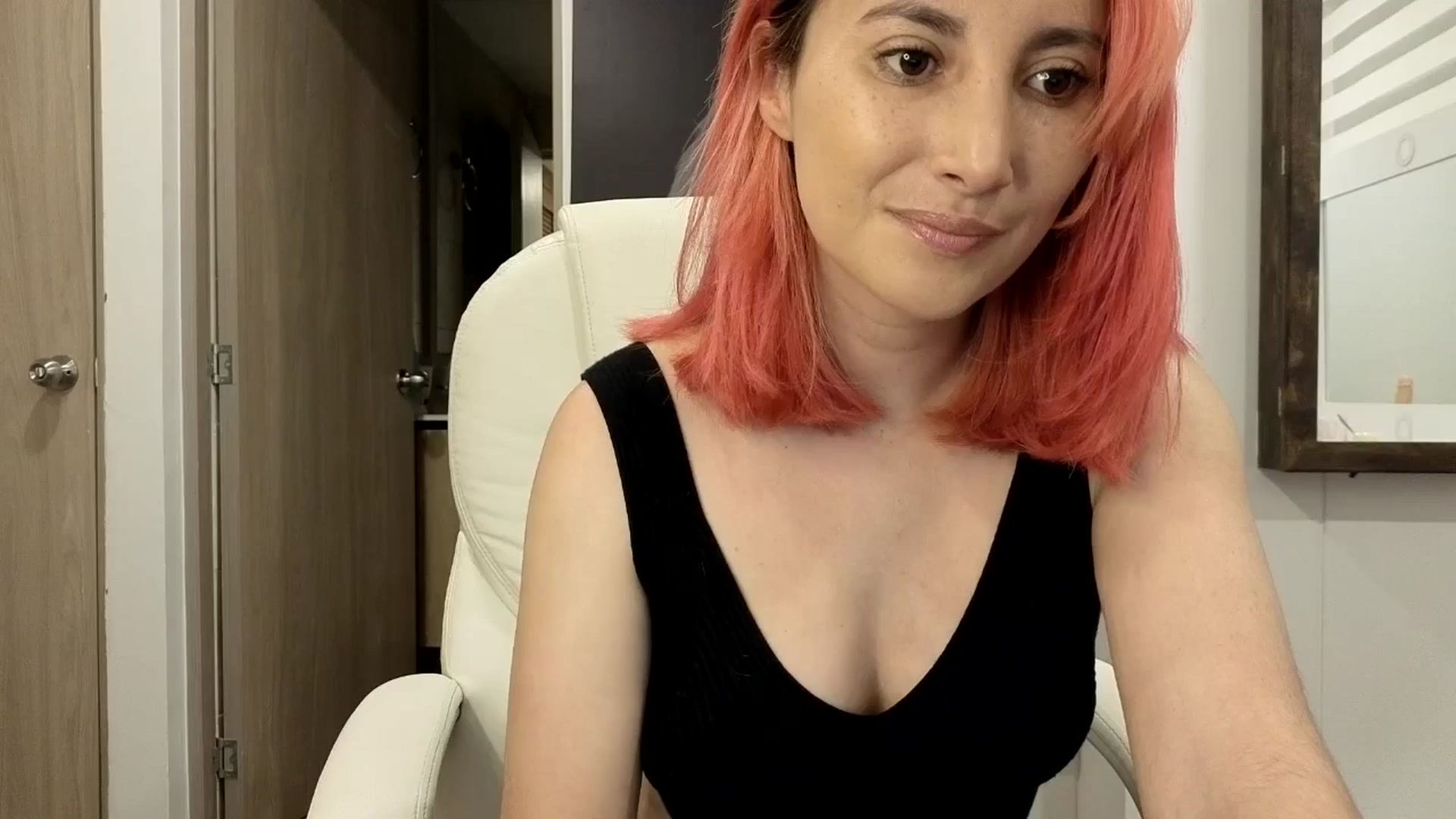 Gallery image thumbnail from LizzEser's myfreecams stream on, 12/16/2025, 05:03 image 3 of 20