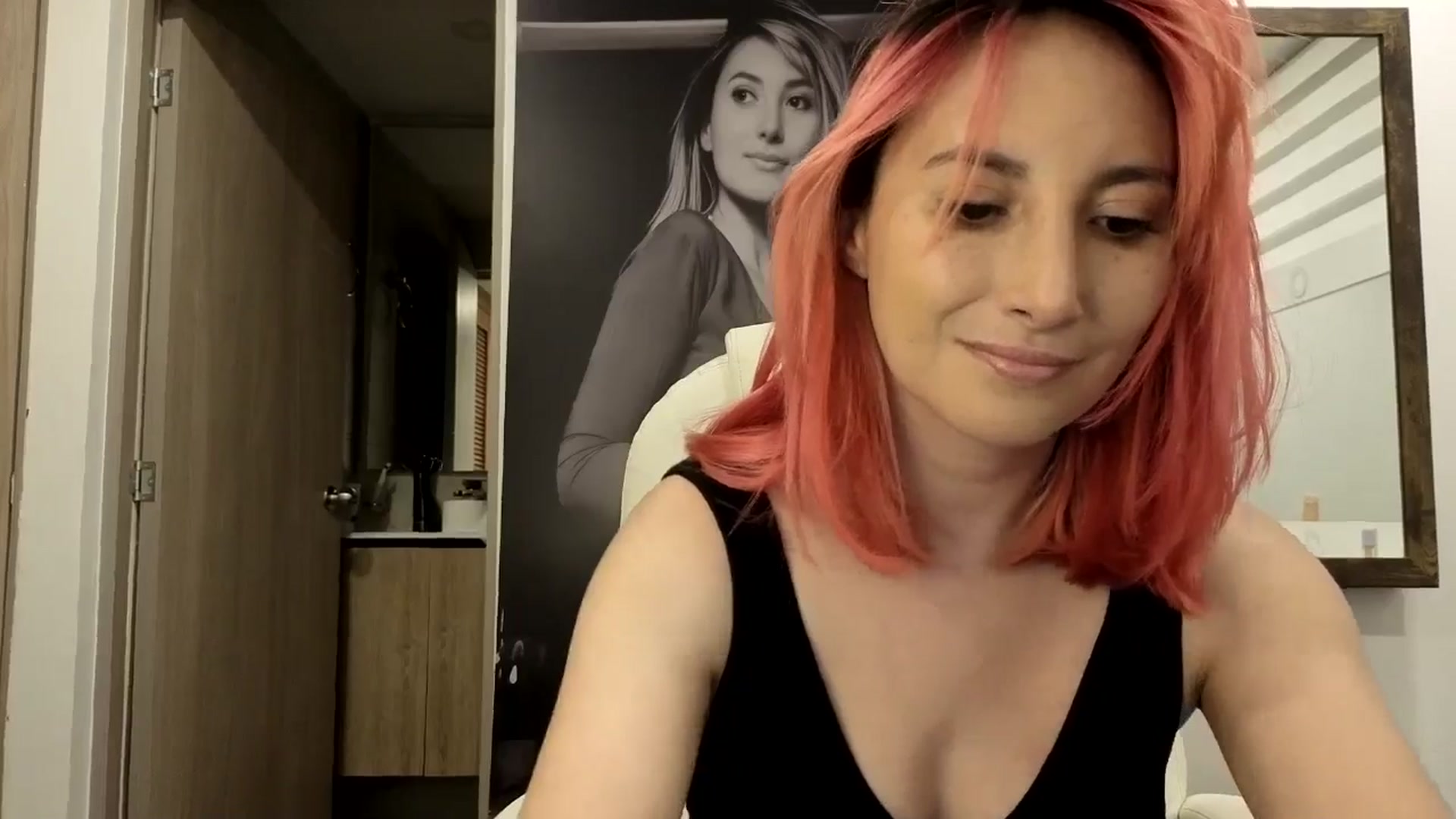 Gallery image thumbnail from LizzEser's myfreecams stream on, 12/16/2025, 05:03 image 19 of 20