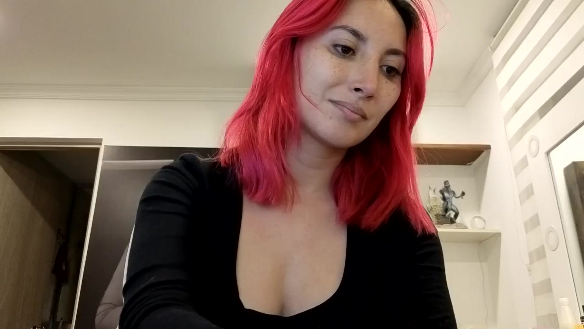Gallery image thumbnail from LizzEser's myfreecams stream on, 01/13/2026, 03:43 image 11 of 20
