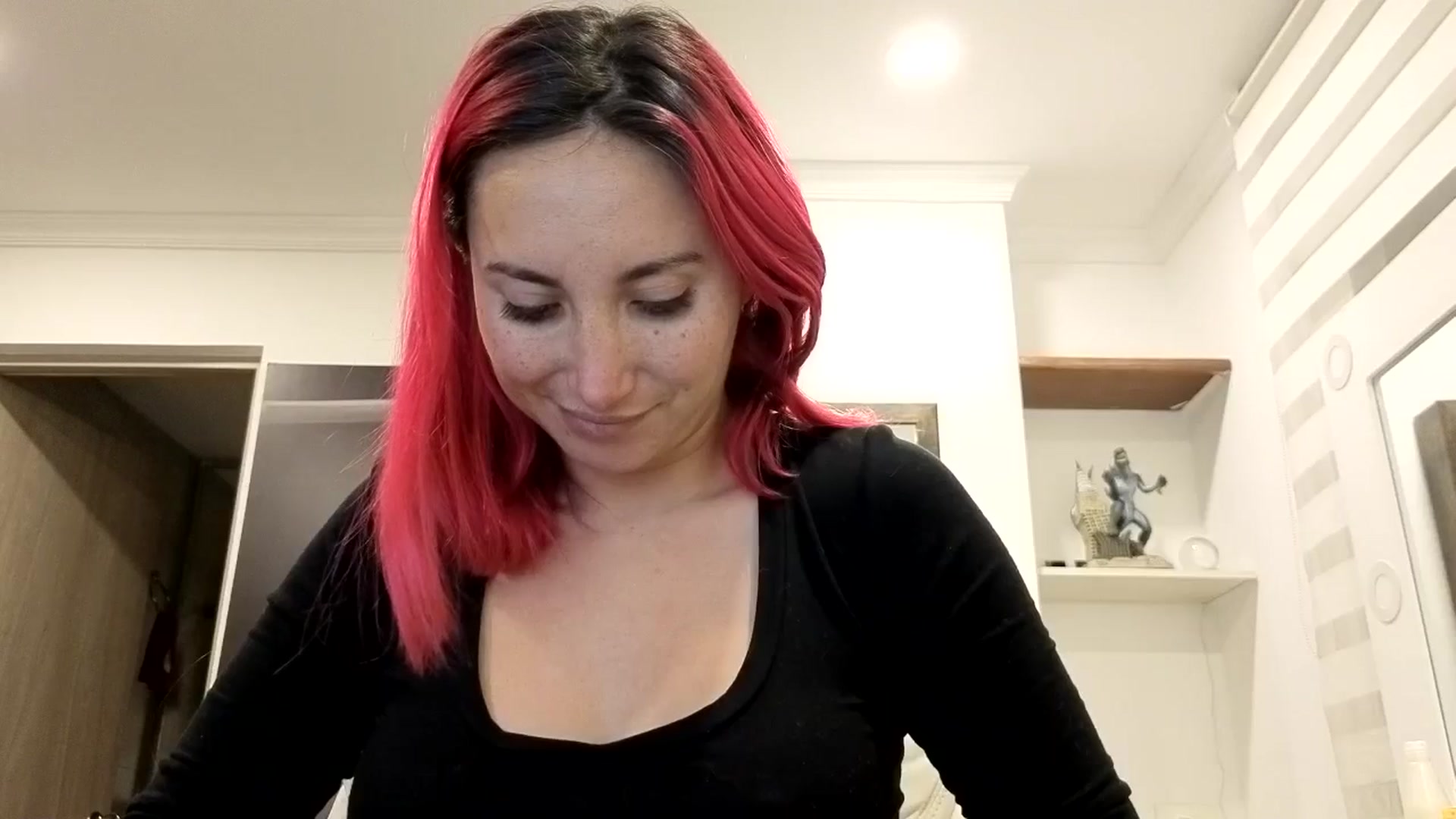 Gallery image thumbnail from LizzEser's myfreecams stream on, 01/13/2026, 03:43 image 6 of 20