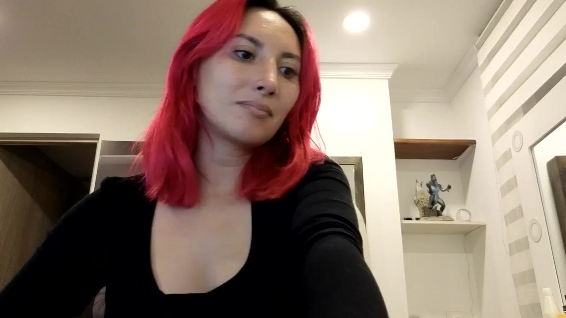 Gallery image thumbnail from LizzEser's myfreecams stream on, 01/13/2026, 03:43 image 9 of 20