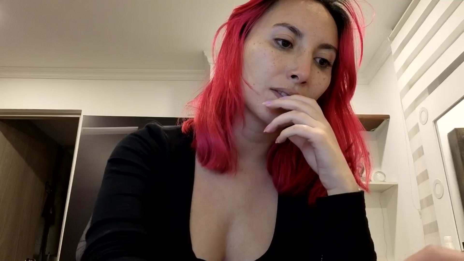 Gallery image thumbnail from LizzEser's myfreecams stream on, 01/13/2026, 03:43 image 10 of 20