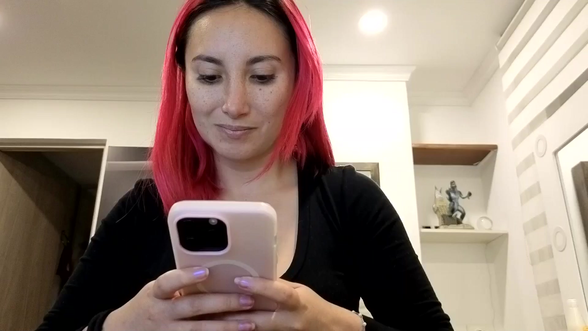 Gallery image thumbnail from LizzEser's myfreecams stream on, 01/13/2026, 03:43 image 1 of 20