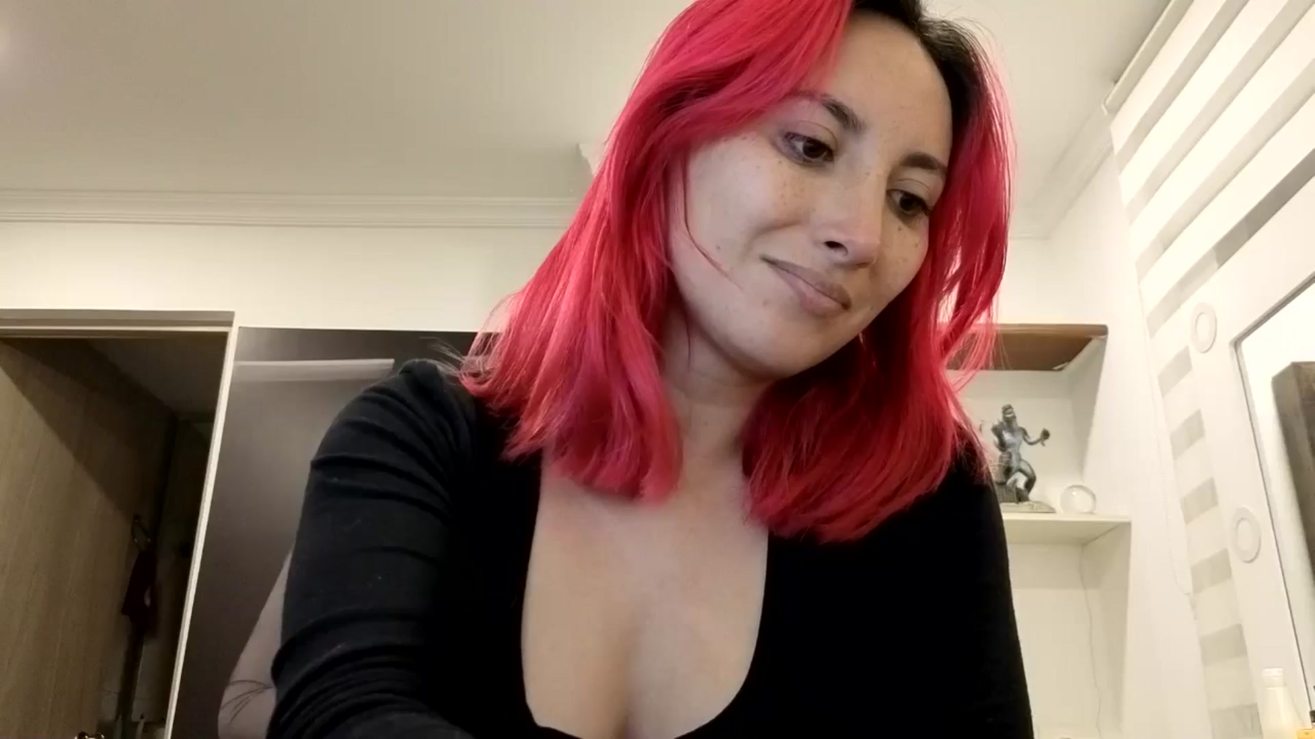 Gallery image thumbnail from LizzEser's myfreecams stream on, 01/13/2026, 03:43 image 8 of 20