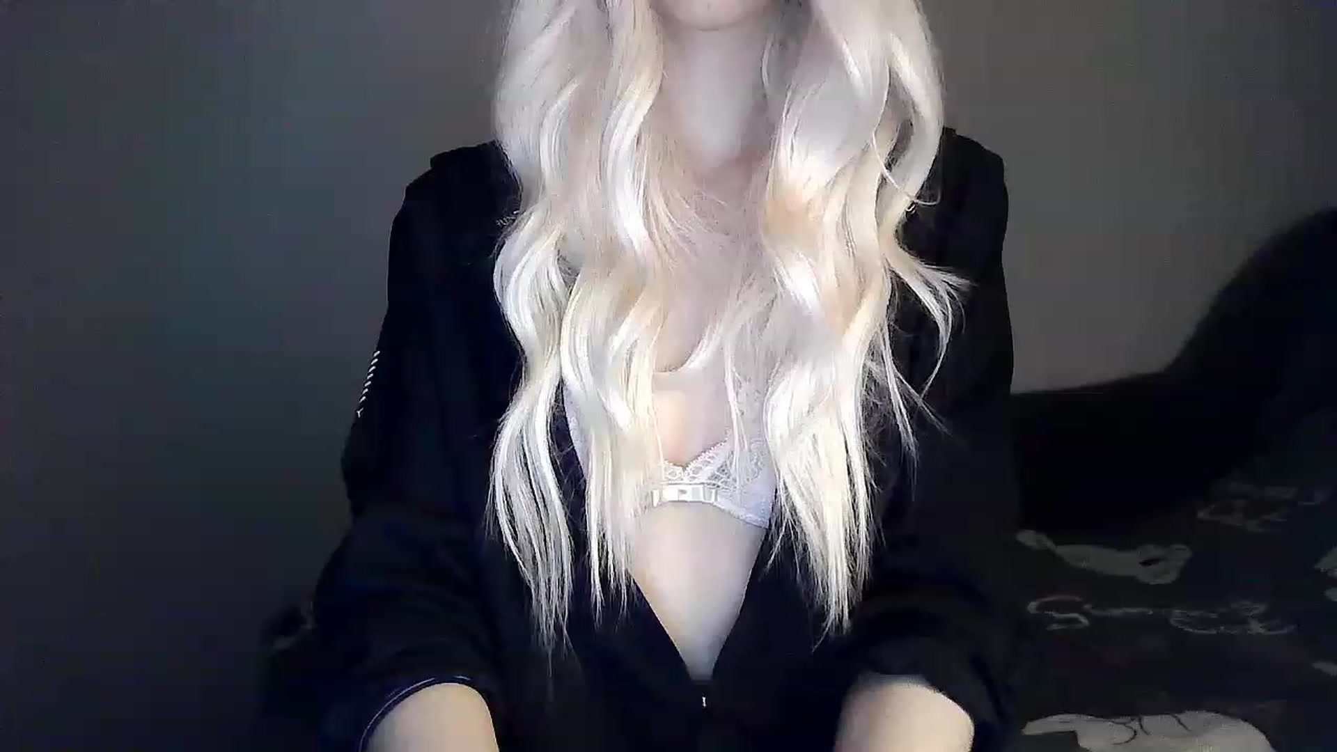 Gallery image thumbnail from LizzaW's myfreecams stream on, 04/06/2023, 17:22 image 15 of 20