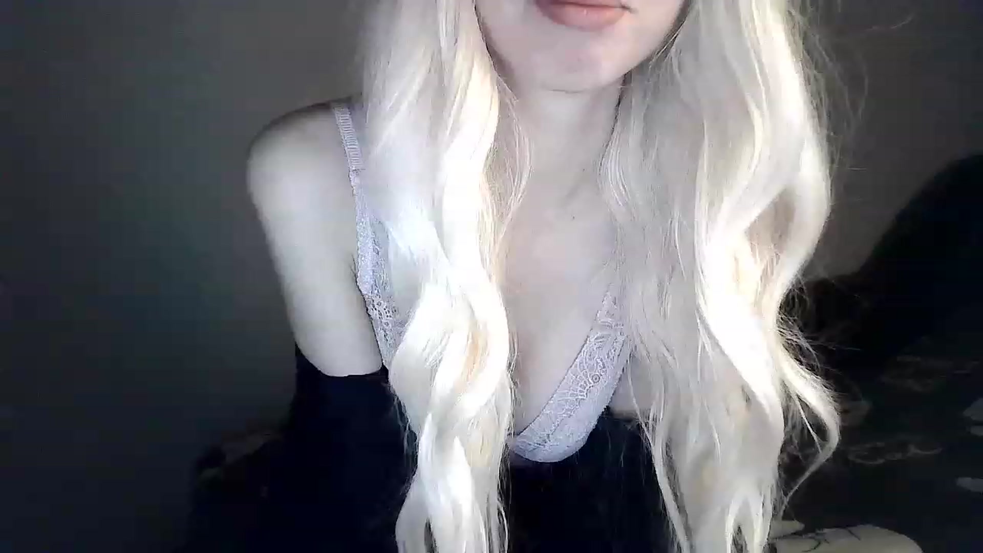 Gallery image thumbnail from LizzaW's myfreecams stream on, 04/06/2023, 19:02 image 8 of 20