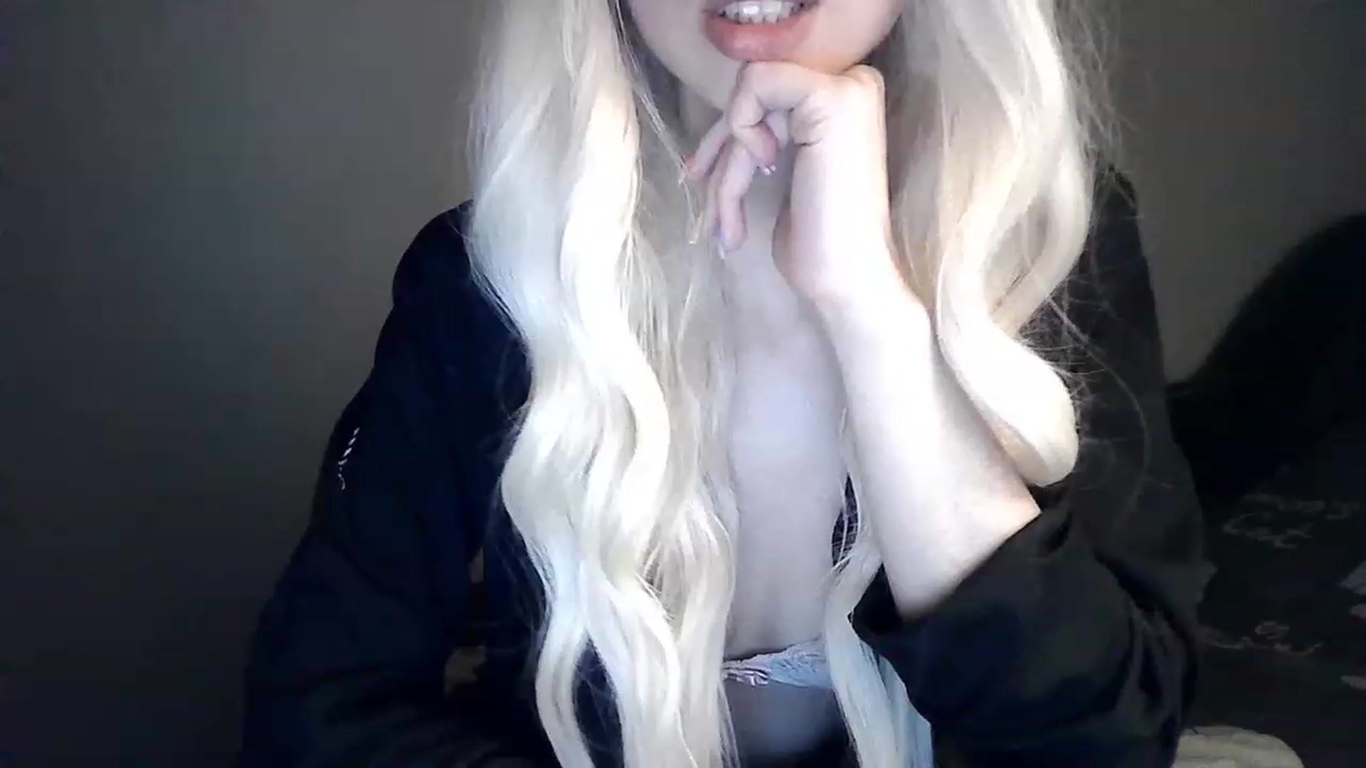 Gallery image thumbnail from LizzaW's myfreecams stream on, 04/06/2023, 19:02 image 2 of 20