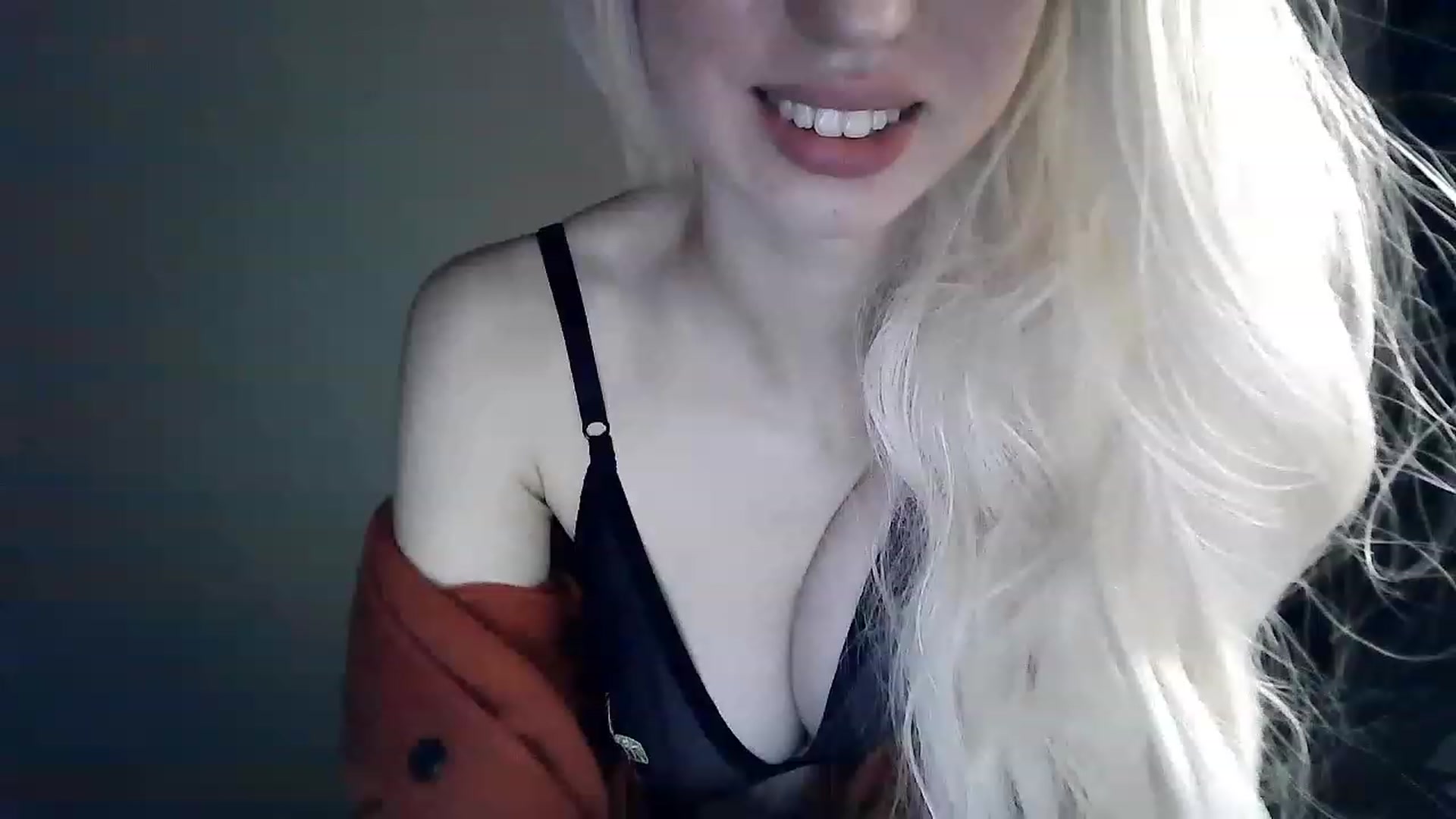 Gallery image thumbnail from LizzaW's myfreecams stream on, 04/14/2023, 19:22 image 16 of 20