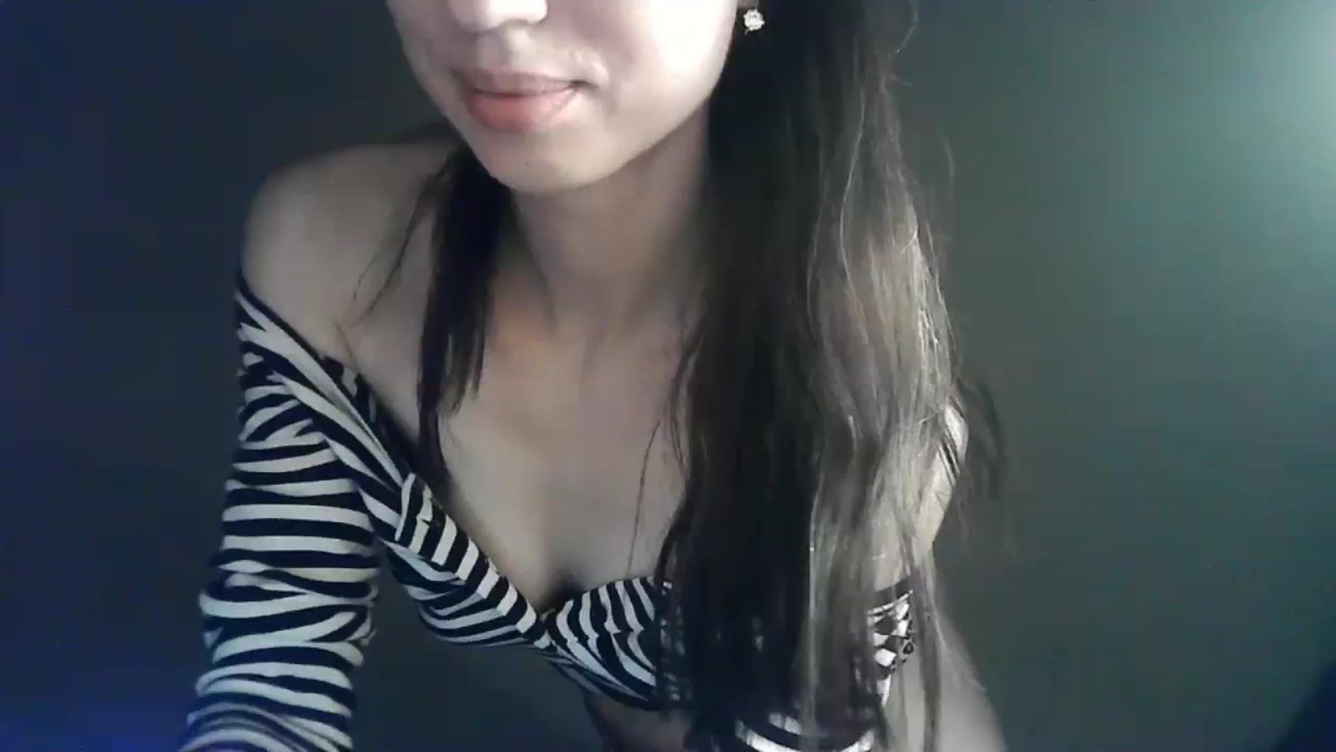Gallery image thumbnail from LizzaW's myfreecams stream on, 08/03/2024, 18:59 image 12 of 20