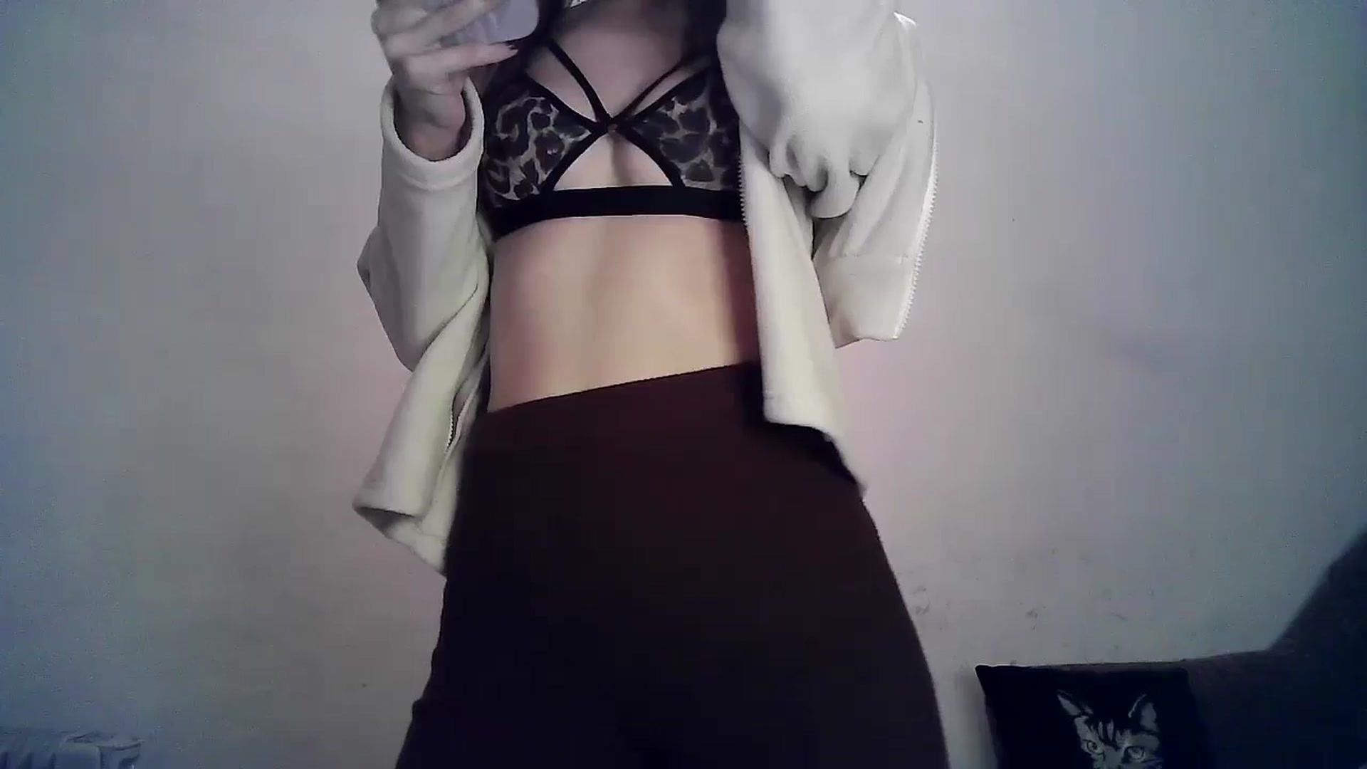 Gallery image thumbnail from LizzaW's myfreecams stream on, 10/17/2024, 17:03 image 4 of 20