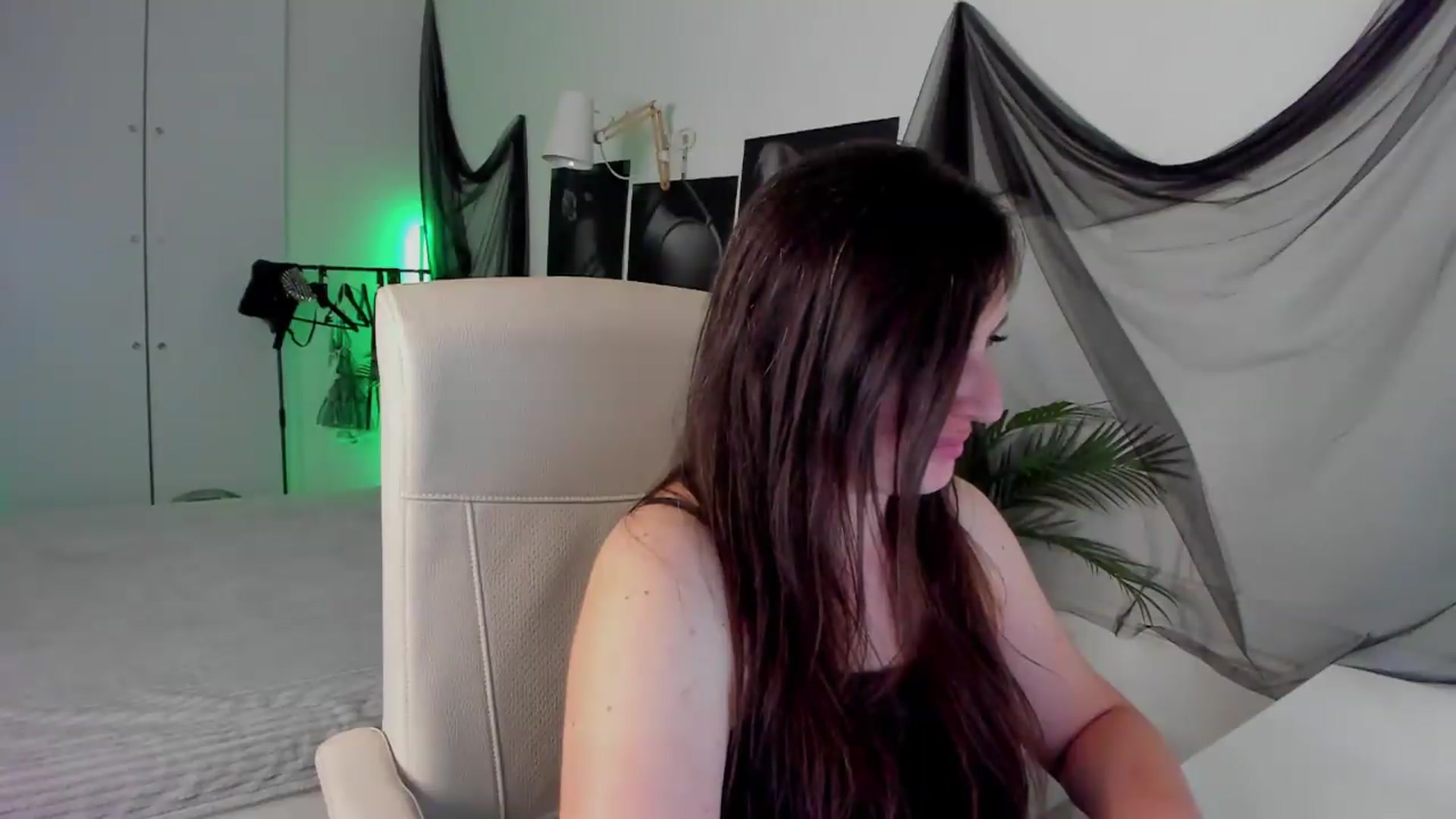Gallery image thumbnail from LizzyHeinz's myfreecams stream on, 06/01/2026, 12:31 image 5 of 20