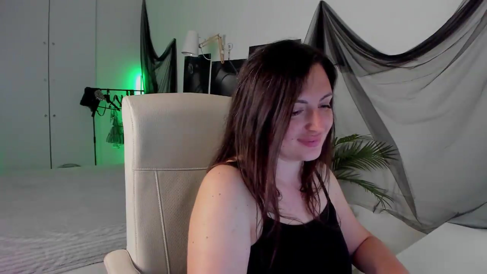 Gallery image thumbnail from LizzyHeinz's myfreecams stream on, 06/01/2026, 12:31 image 19 of 20