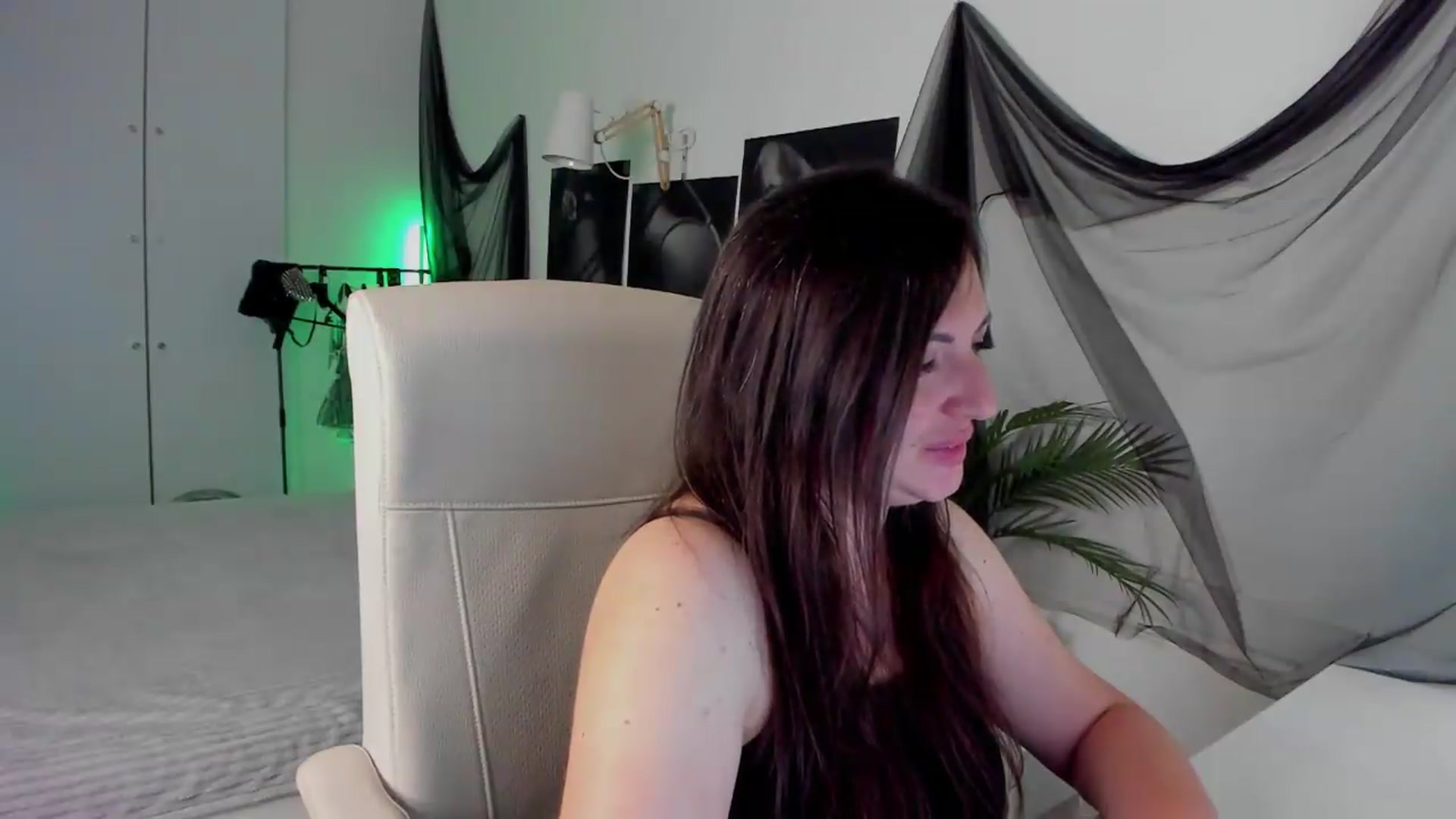 Gallery image thumbnail from LizzyHeinz's myfreecams stream on, 06/01/2026, 12:31 image 6 of 20