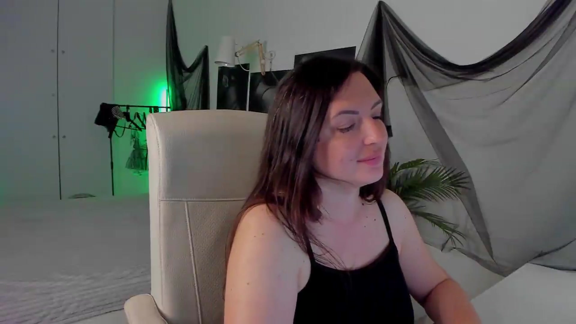 Gallery image thumbnail from LizzyHeinz's myfreecams stream on, 06/01/2026, 12:31 image 18 of 20