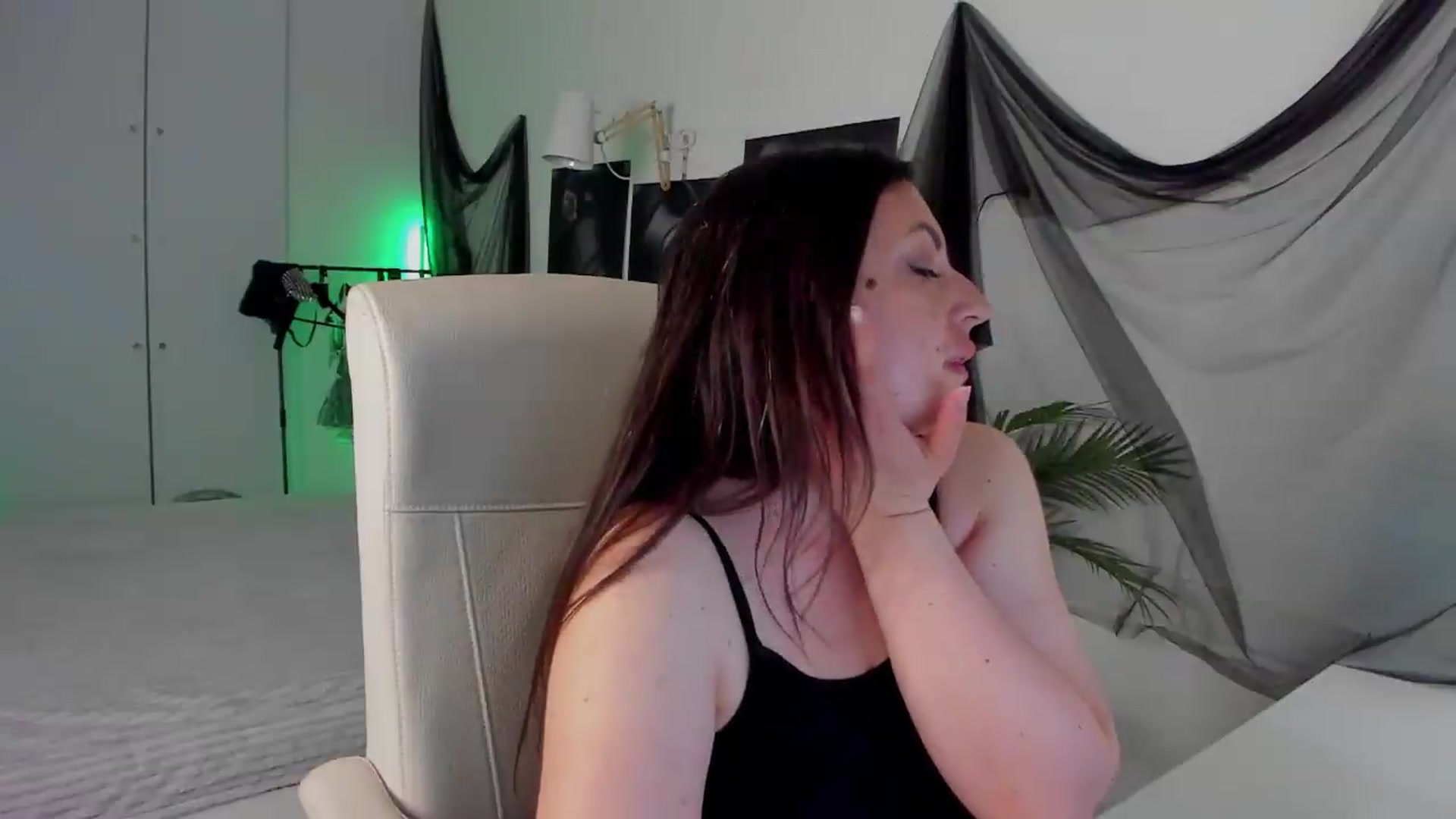 Gallery image thumbnail from LizzyHeinz's myfreecams stream on, 06/01/2026, 12:31 image 17 of 20